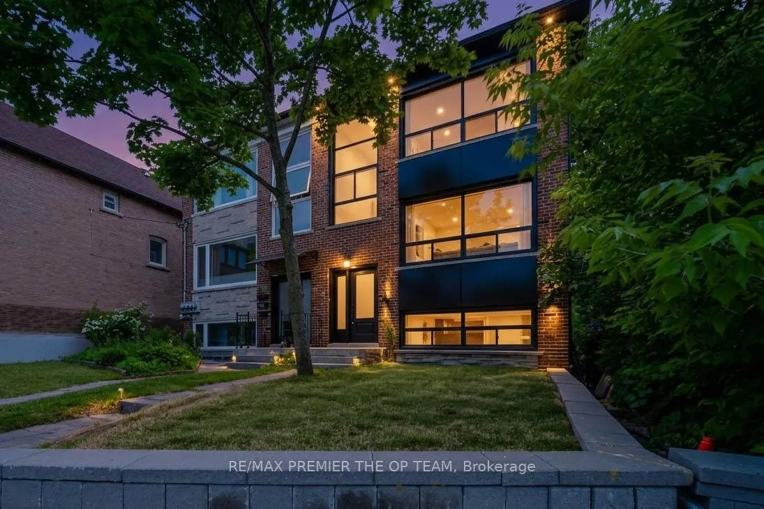 Front of 299 Quebec Avenue