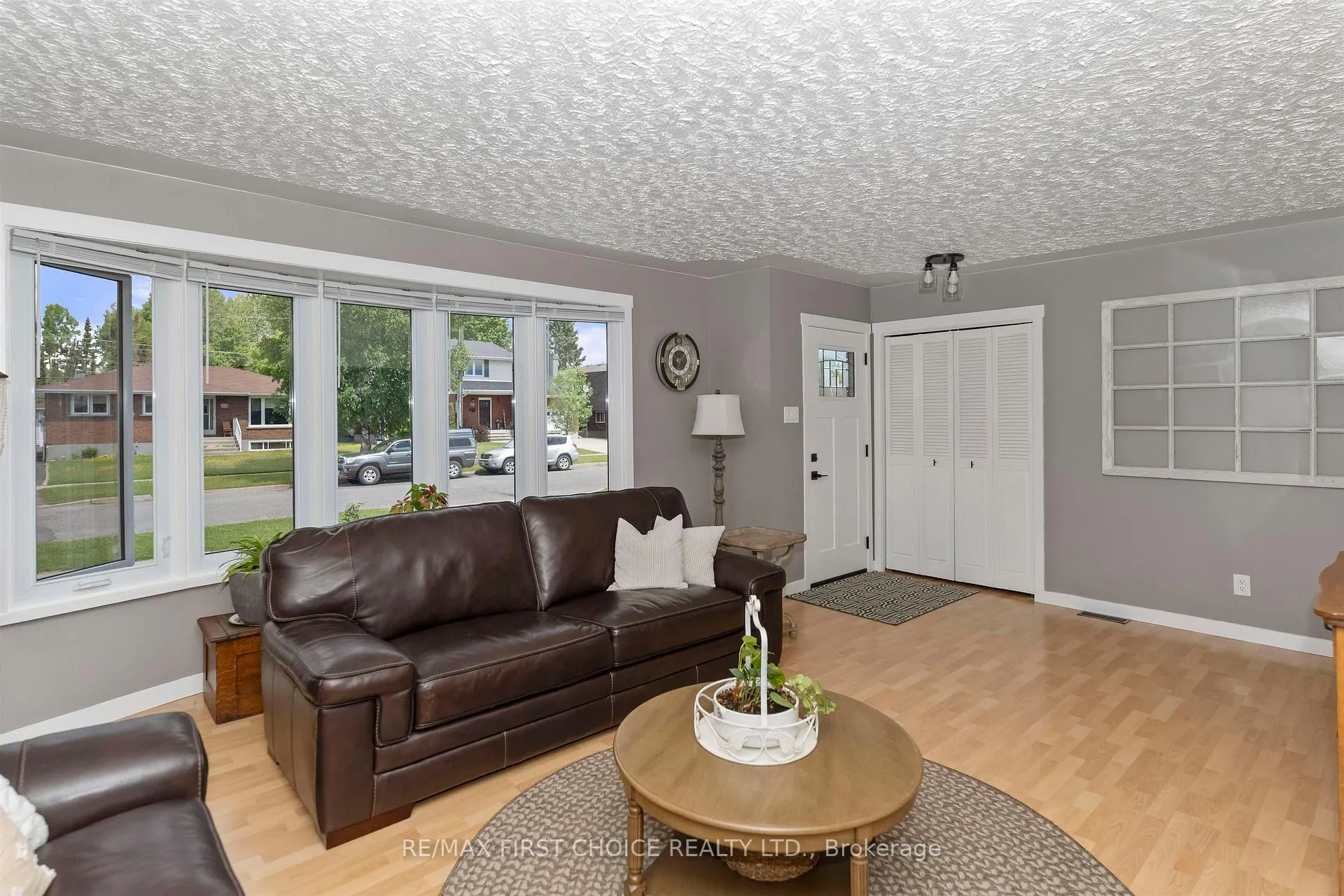 Photo 3 of 103 Welland Street, Thunder Bay, County Park — HOMEH
