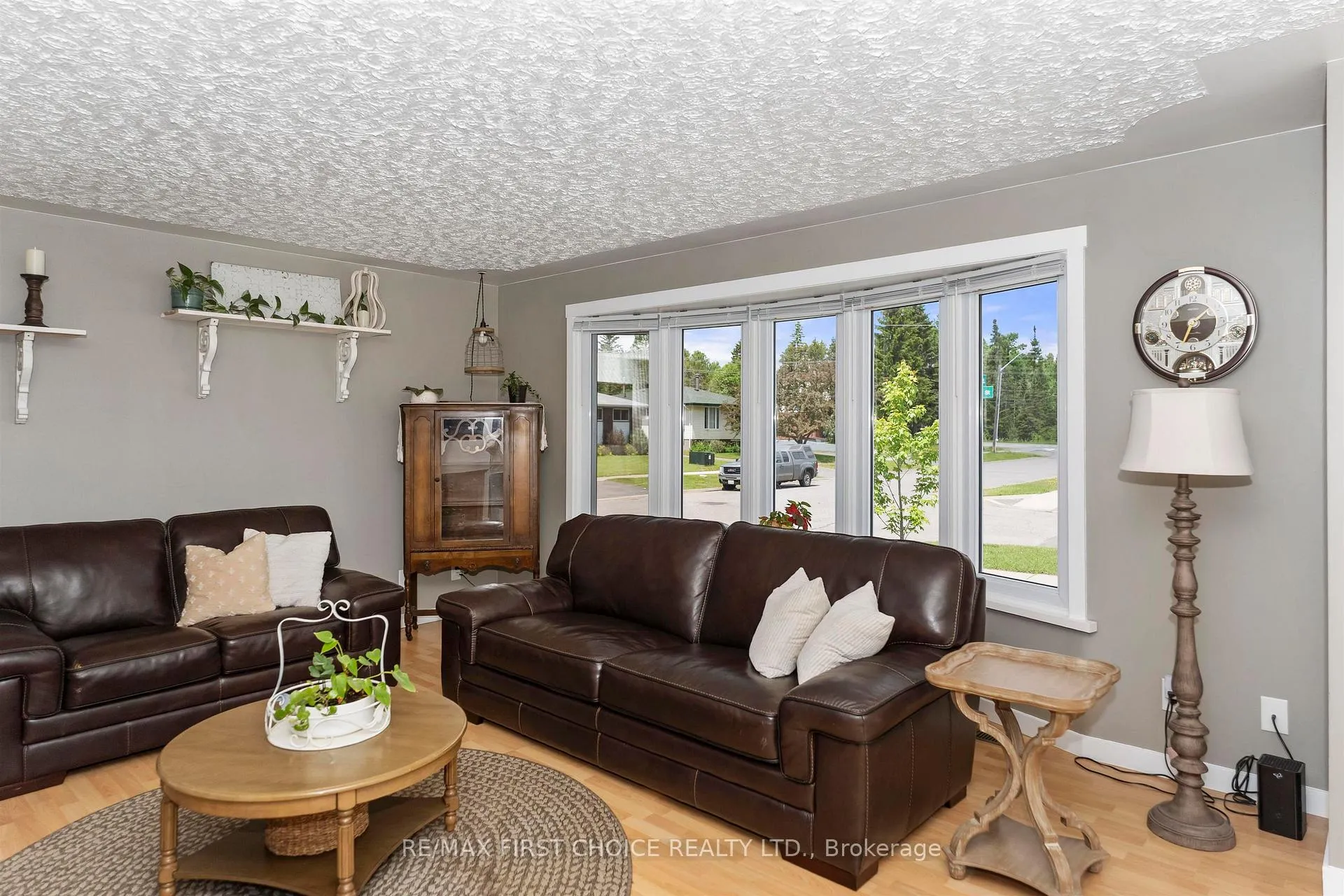 Photo 4 of 103 Welland Street, Thunder Bay, County Park — HOMEH