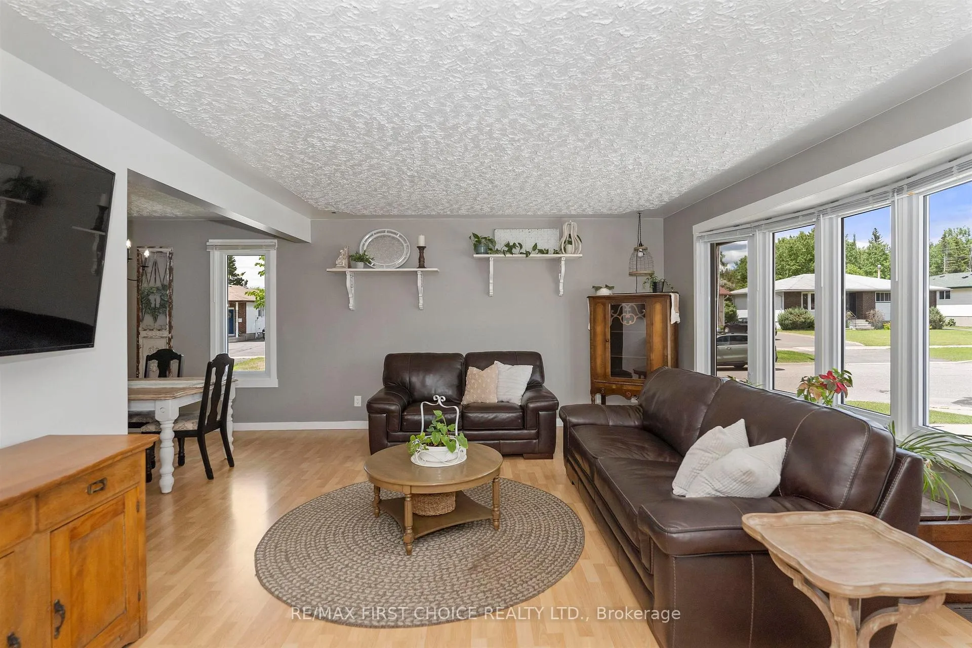 Photo 5 of 103 Welland Street, Thunder Bay, County Park — HOMEH
