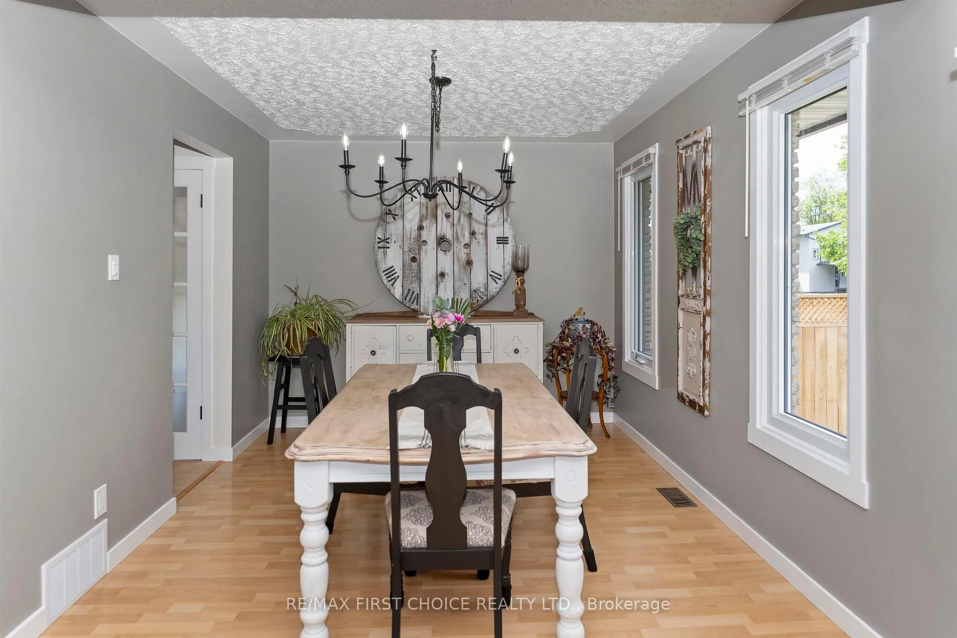 Photo 8 of 103 Welland Street, Thunder Bay, County Park — HOMEH
