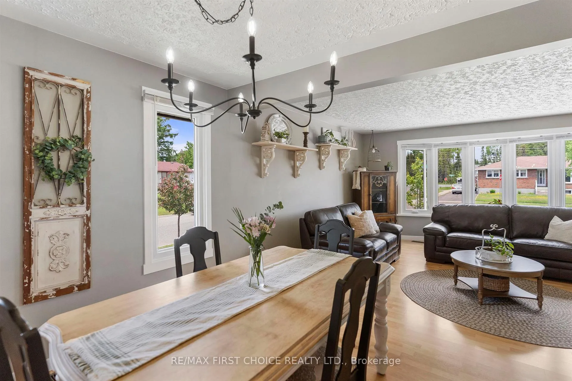 Photo 11 of 103 Welland Street, Thunder Bay, County Park — HOMEH