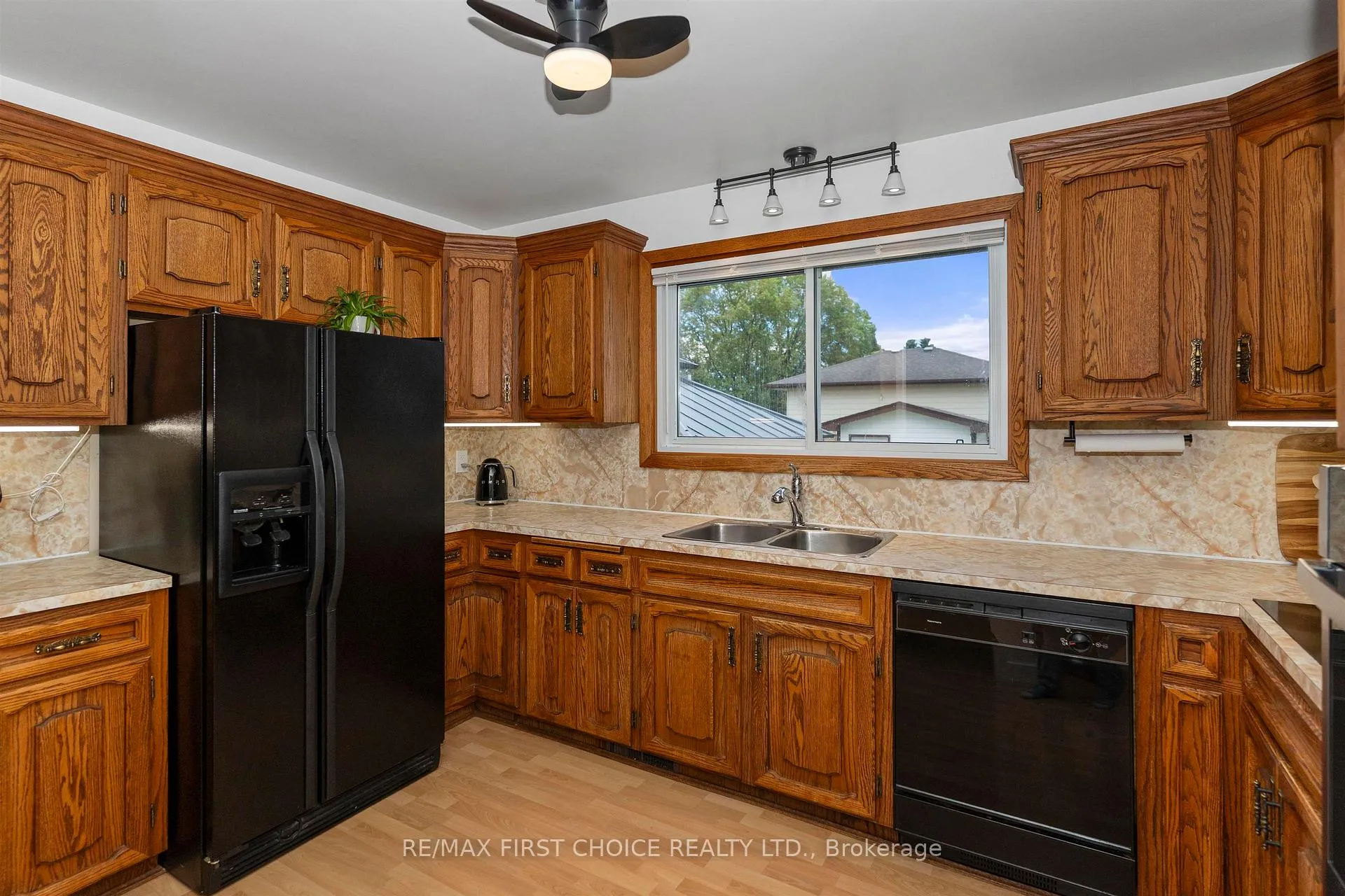 Photo 15 of 103 Welland Street, Thunder Bay, County Park — HOMEH
