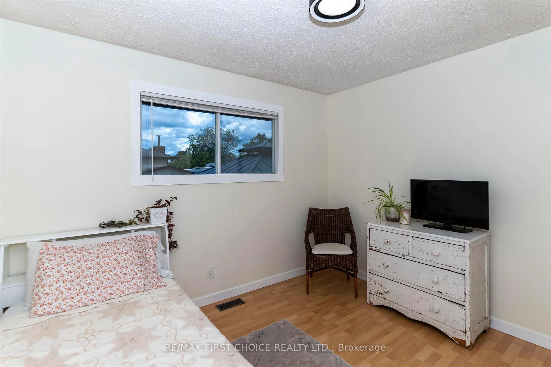 Photo 23 of 103 Welland Street, Thunder Bay, County Park — HOMEH