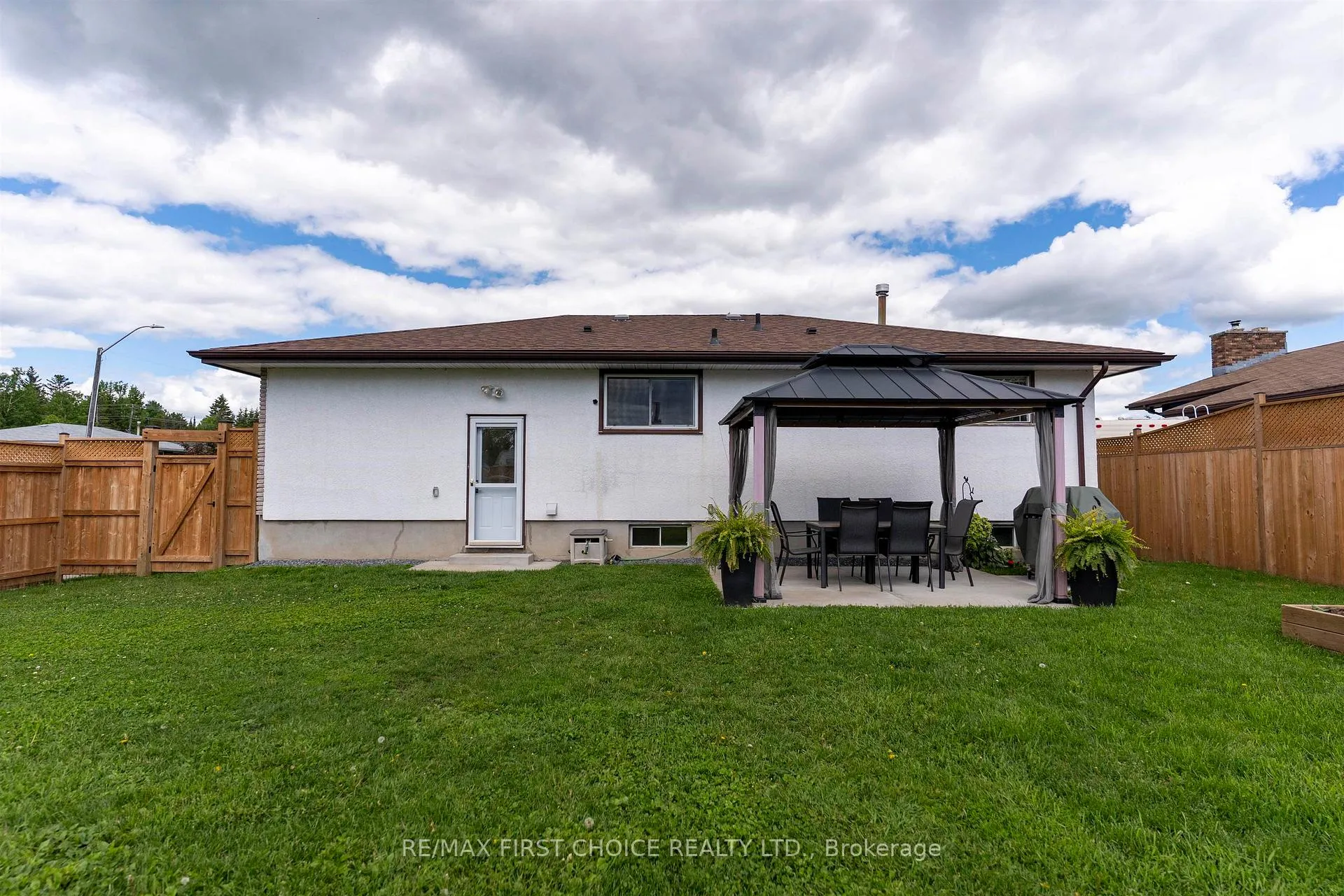 Photo 42 of 103 Welland Street, Thunder Bay, County Park — HOMEH