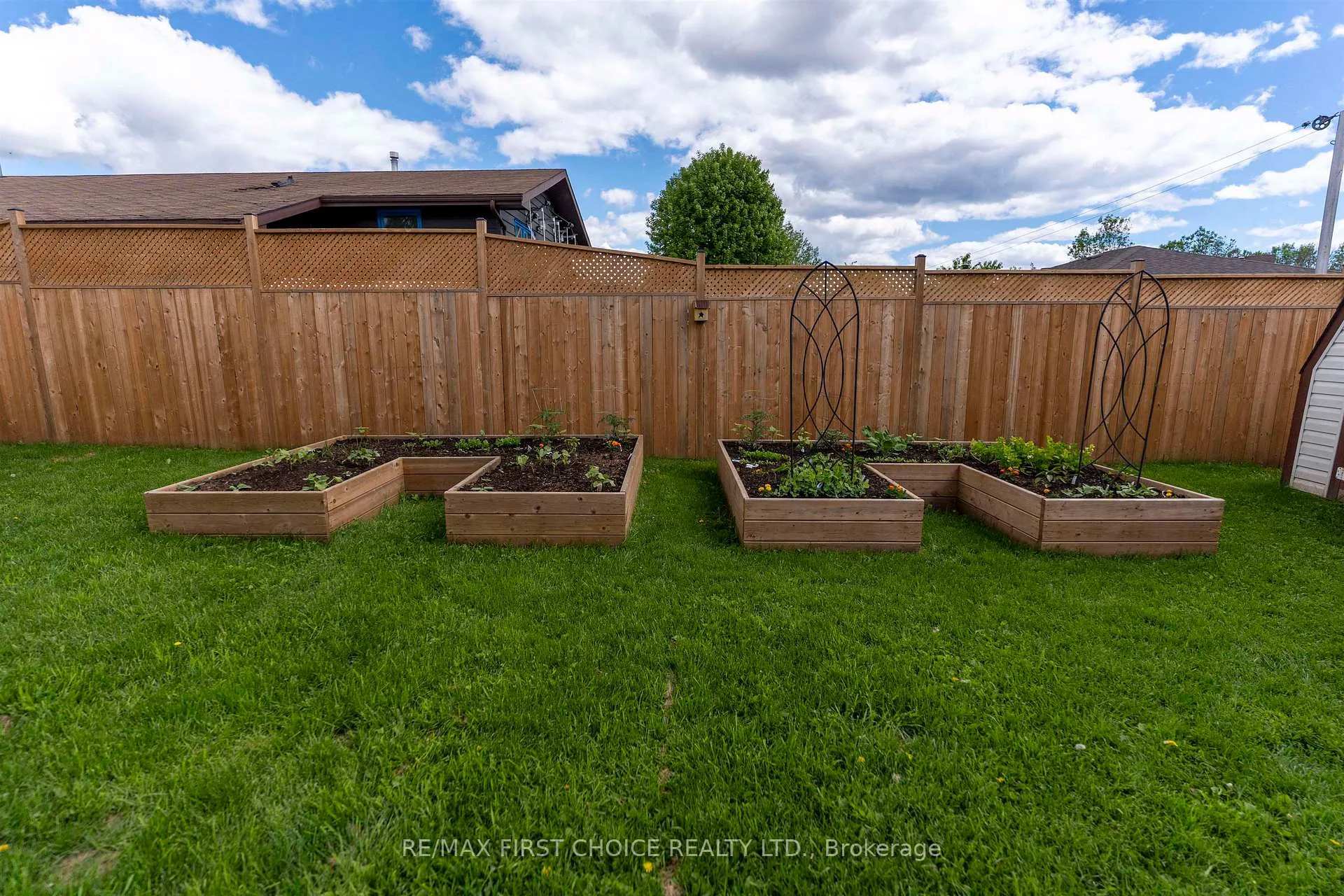 Photo 46 of 103 Welland Street, Thunder Bay, County Park — HOMEH