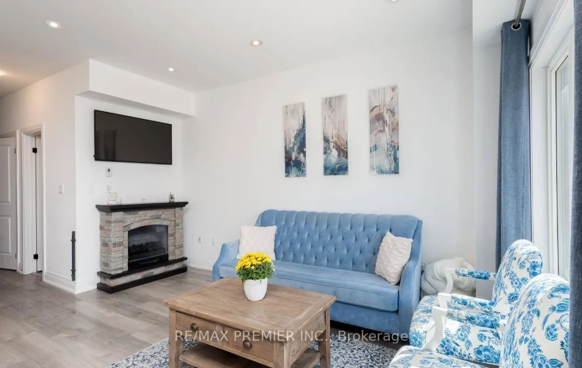 Photo 2 of 15 Haven Lane, Barrie, Painswick South — HOMEH