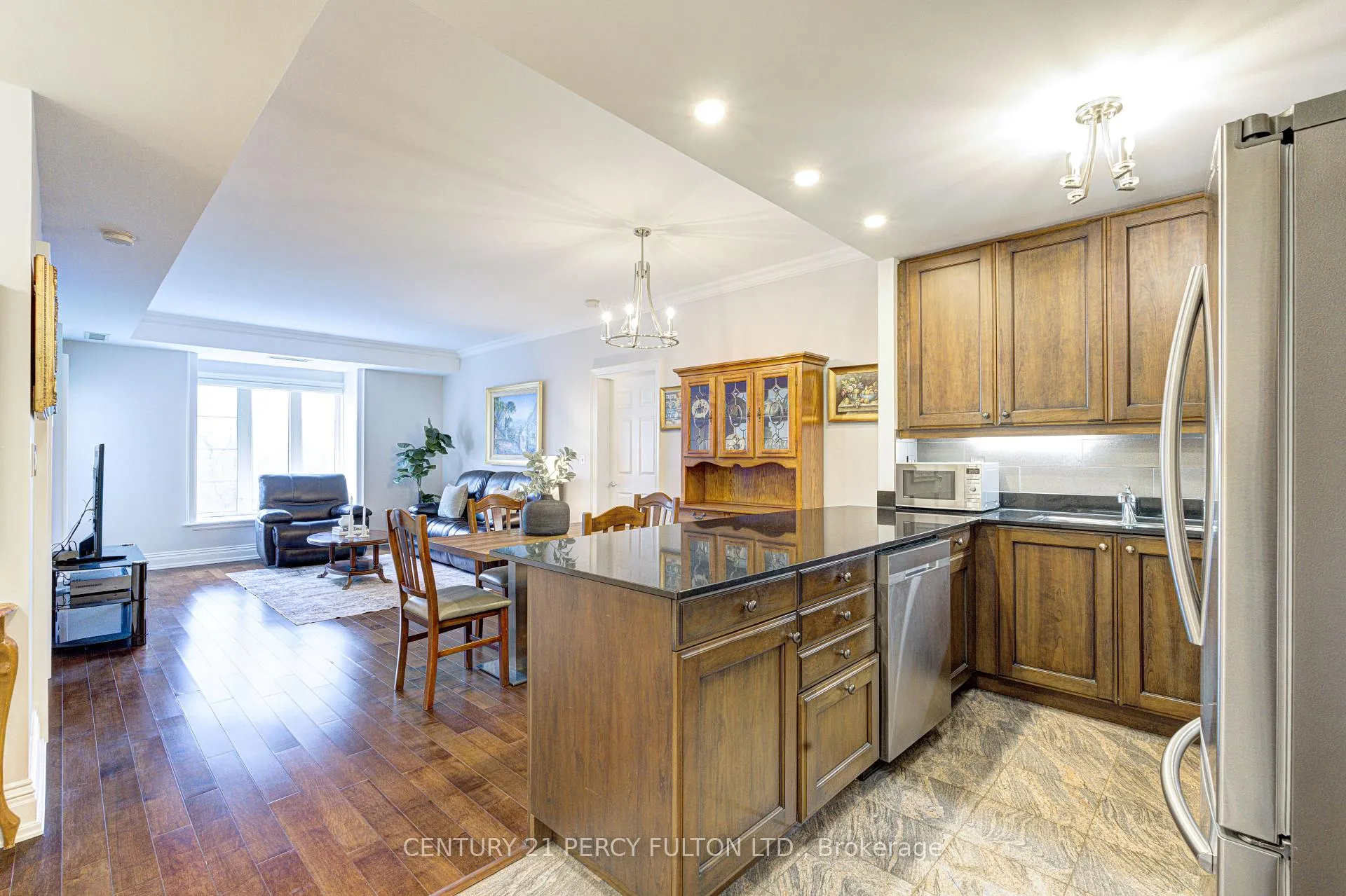 Photo 2 of Unit PH 412, 4620 Highway 7, Vaughan, East Woodbridge — HOMEH