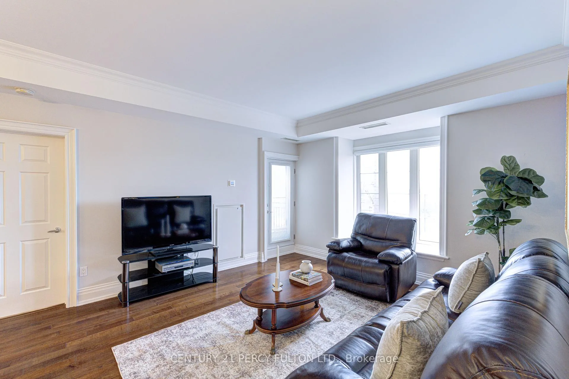 Photo 9 of Unit PH 412, 4620 Highway 7, Vaughan, East Woodbridge — HOMEH