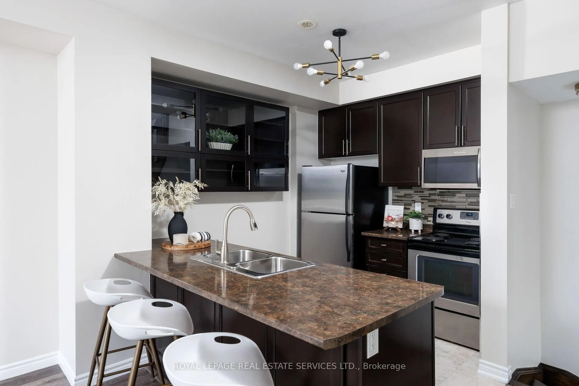 Photo 7 of 2425 Greenwich Drive, Oakville, Westmount — HOMEH