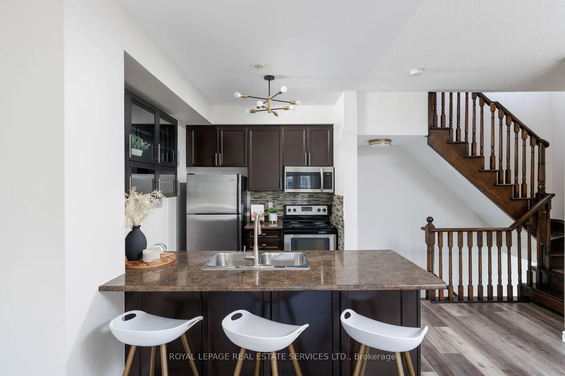 Photo 9 of 2425 Greenwich Drive, Oakville, Westmount — HOMEH