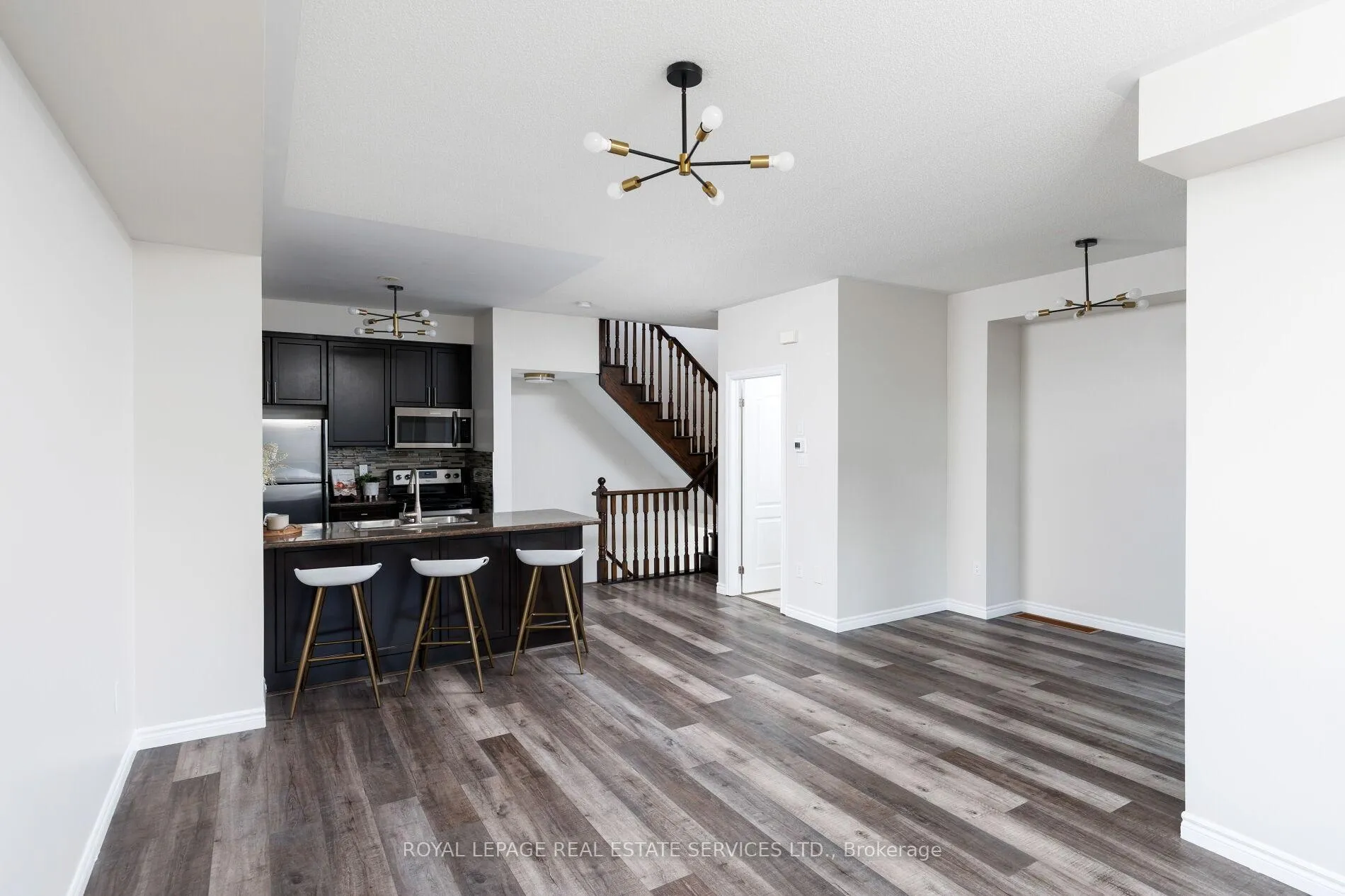 Photo 10 of 2425 Greenwich Drive, Oakville, Westmount — HOMEH