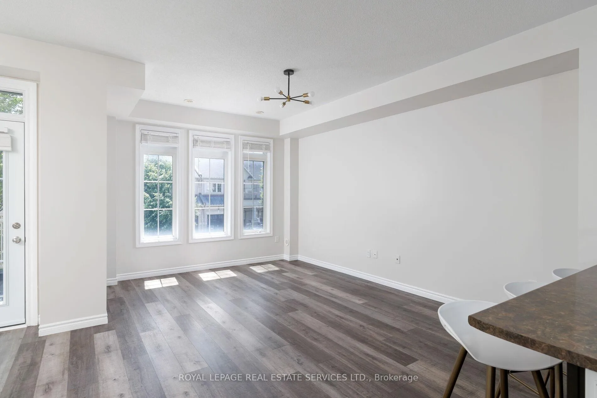 Photo 12 of 2425 Greenwich Drive, Oakville, Westmount — HOMEH
