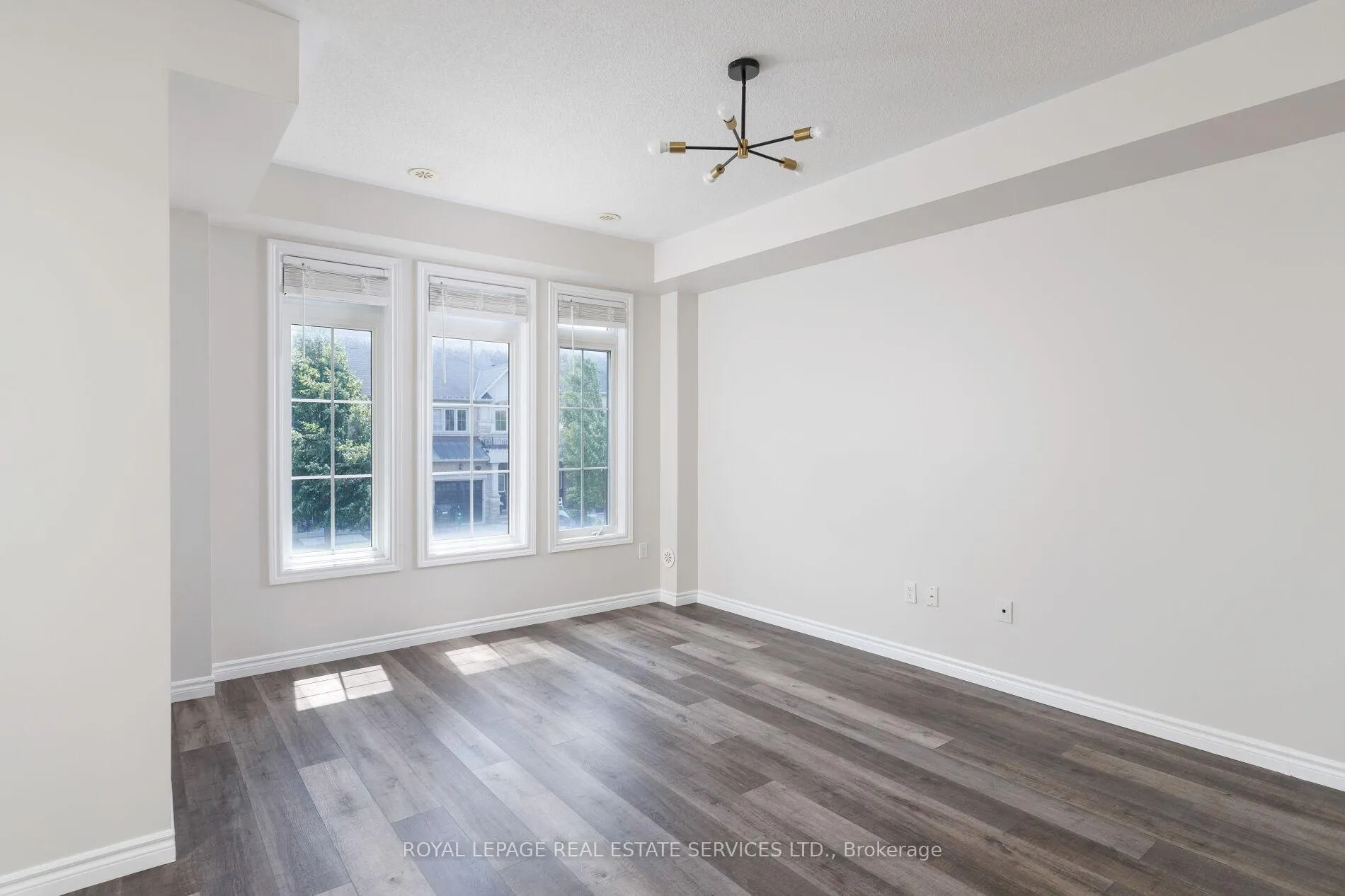 Photo 14 of 2425 Greenwich Drive, Oakville, Westmount — HOMEH