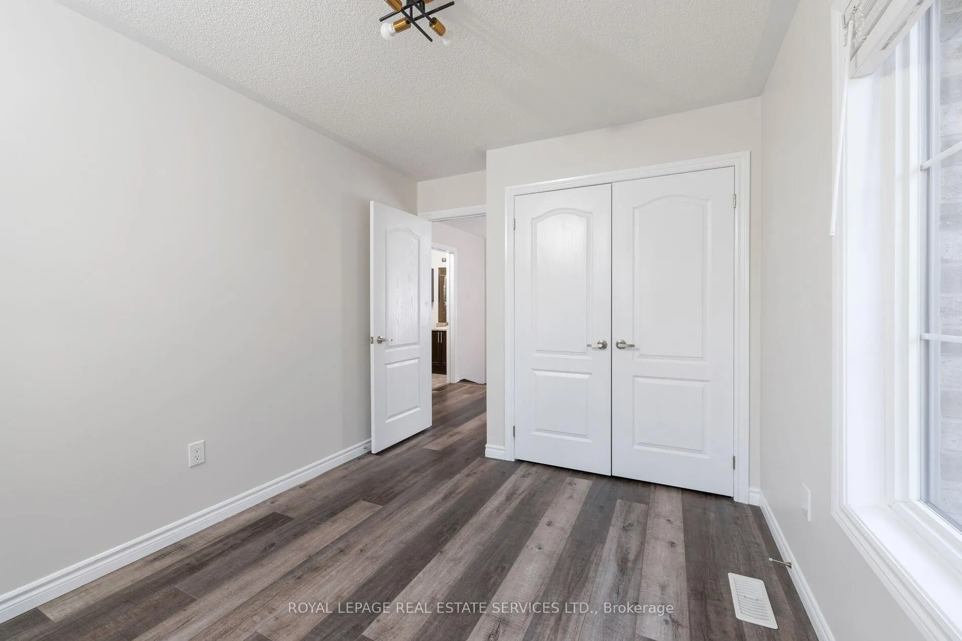 Photo 28 of 2425 Greenwich Drive, Oakville, Westmount — HOMEH