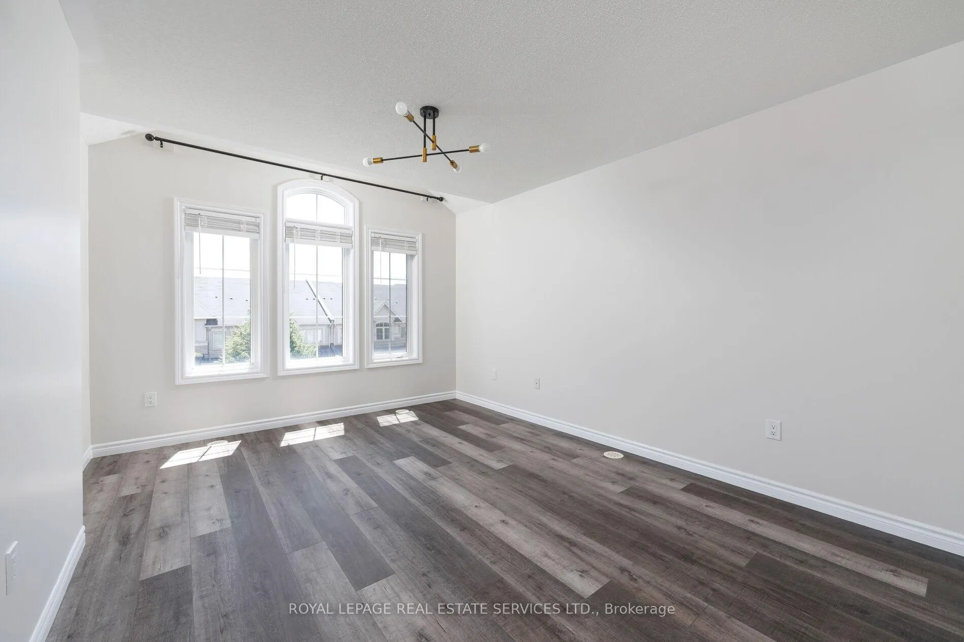 Photo 31 of 2425 Greenwich Drive, Oakville, Westmount — HOMEH