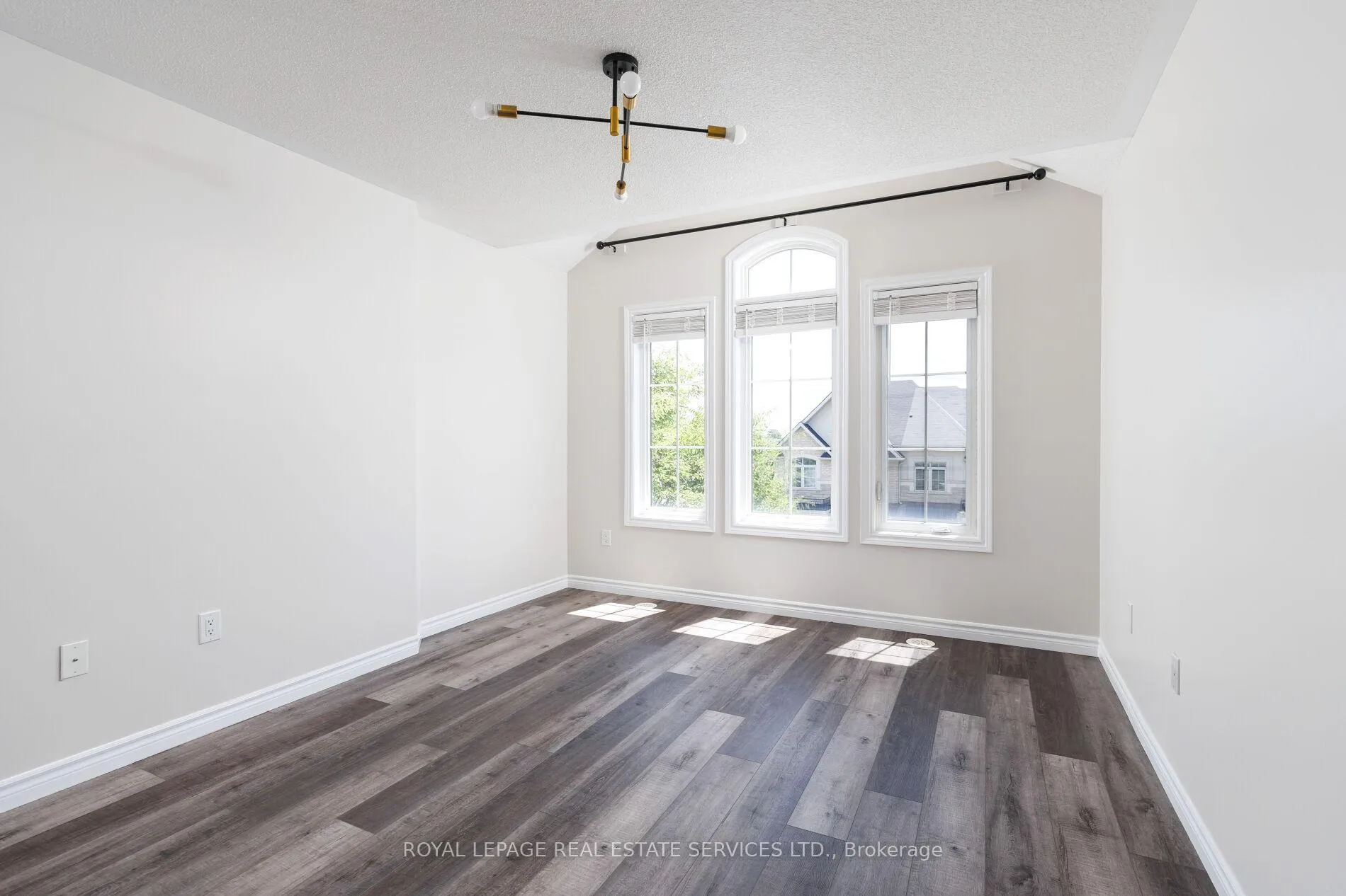 Photo 32 of 2425 Greenwich Drive, Oakville, Westmount — HOMEH