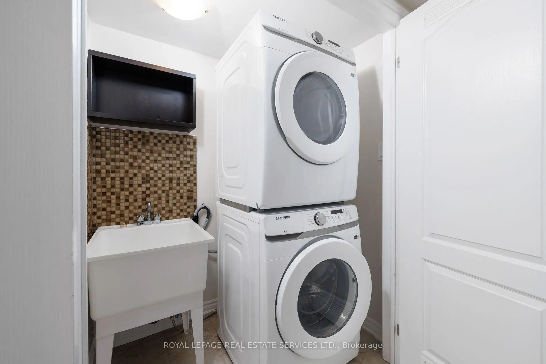 Photo 35 of 2425 Greenwich Drive, Oakville, Westmount — HOMEH