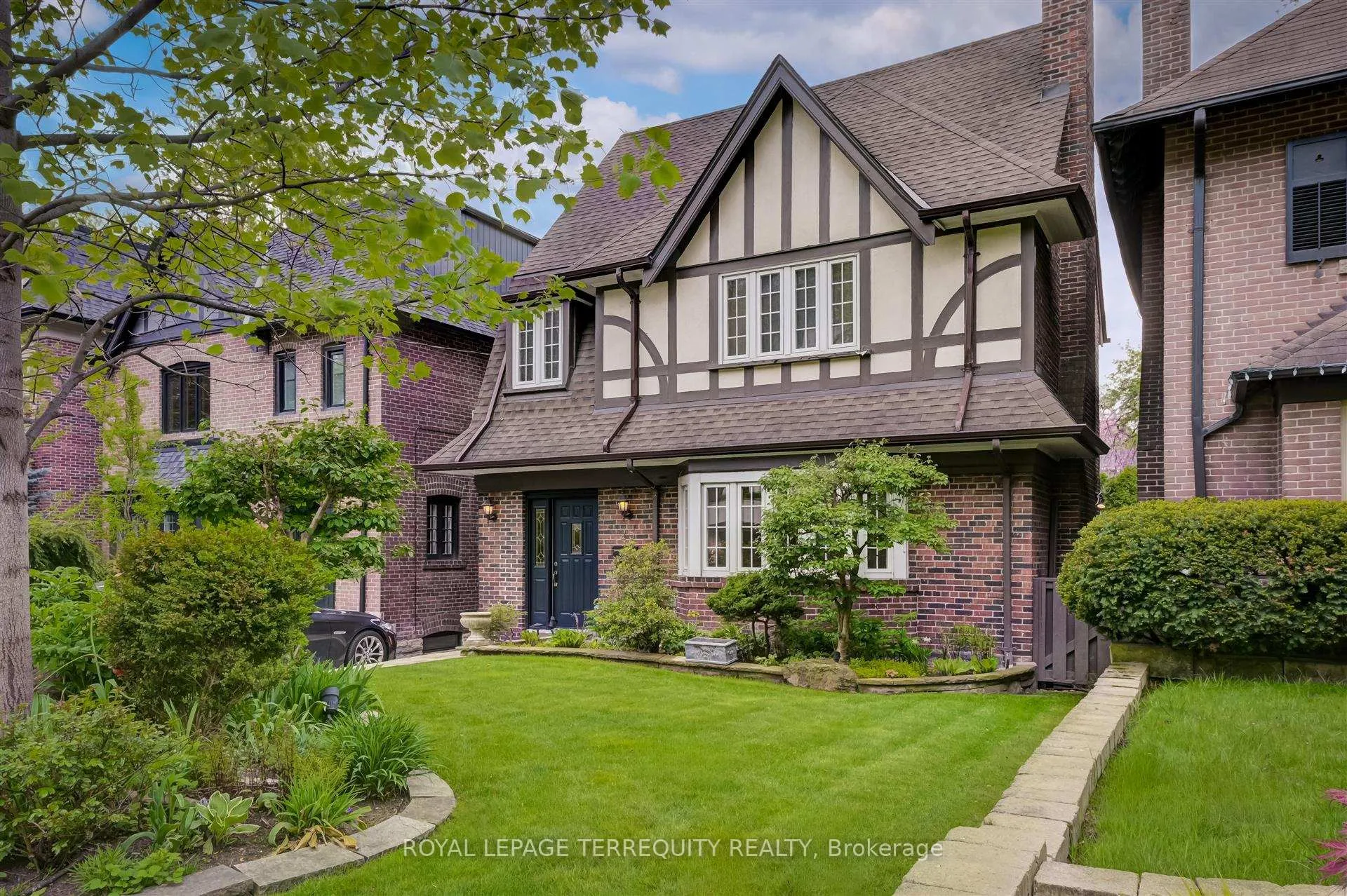 Photo 1 of 25 Poplar Plains Crescent, Toronto, Casa Loma — HOMEH