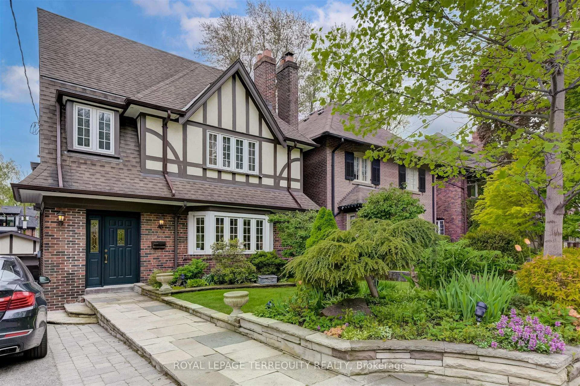 Photo 2 of 25 Poplar Plains Crescent, Toronto, Casa Loma — HOMEH