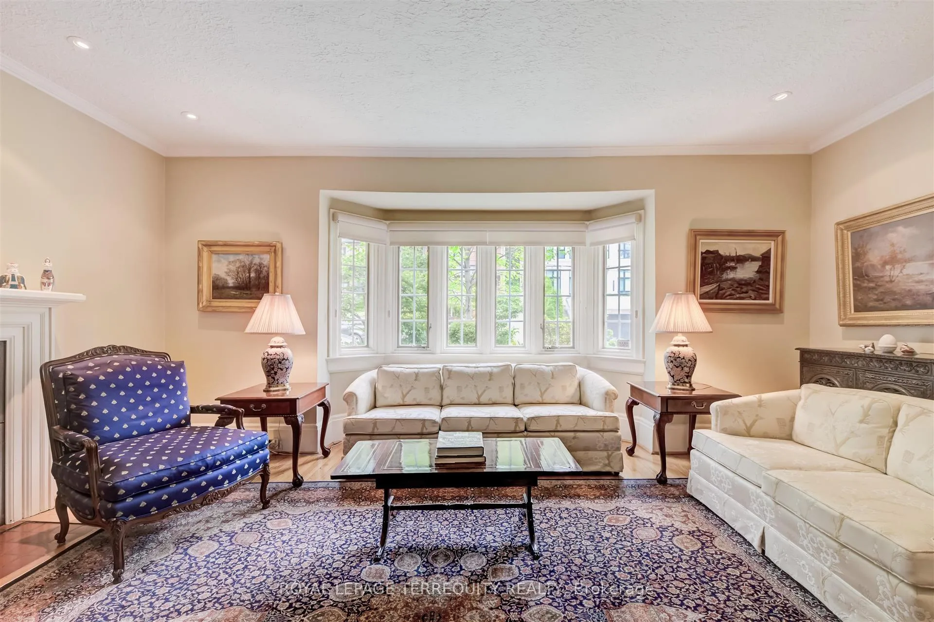 Photo 4 of 25 Poplar Plains Crescent, Toronto, Casa Loma — HOMEH