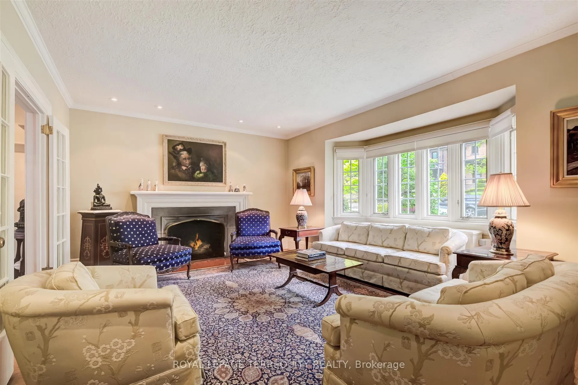 Photo 6 of 25 Poplar Plains Crescent, Toronto, Casa Loma — HOMEH