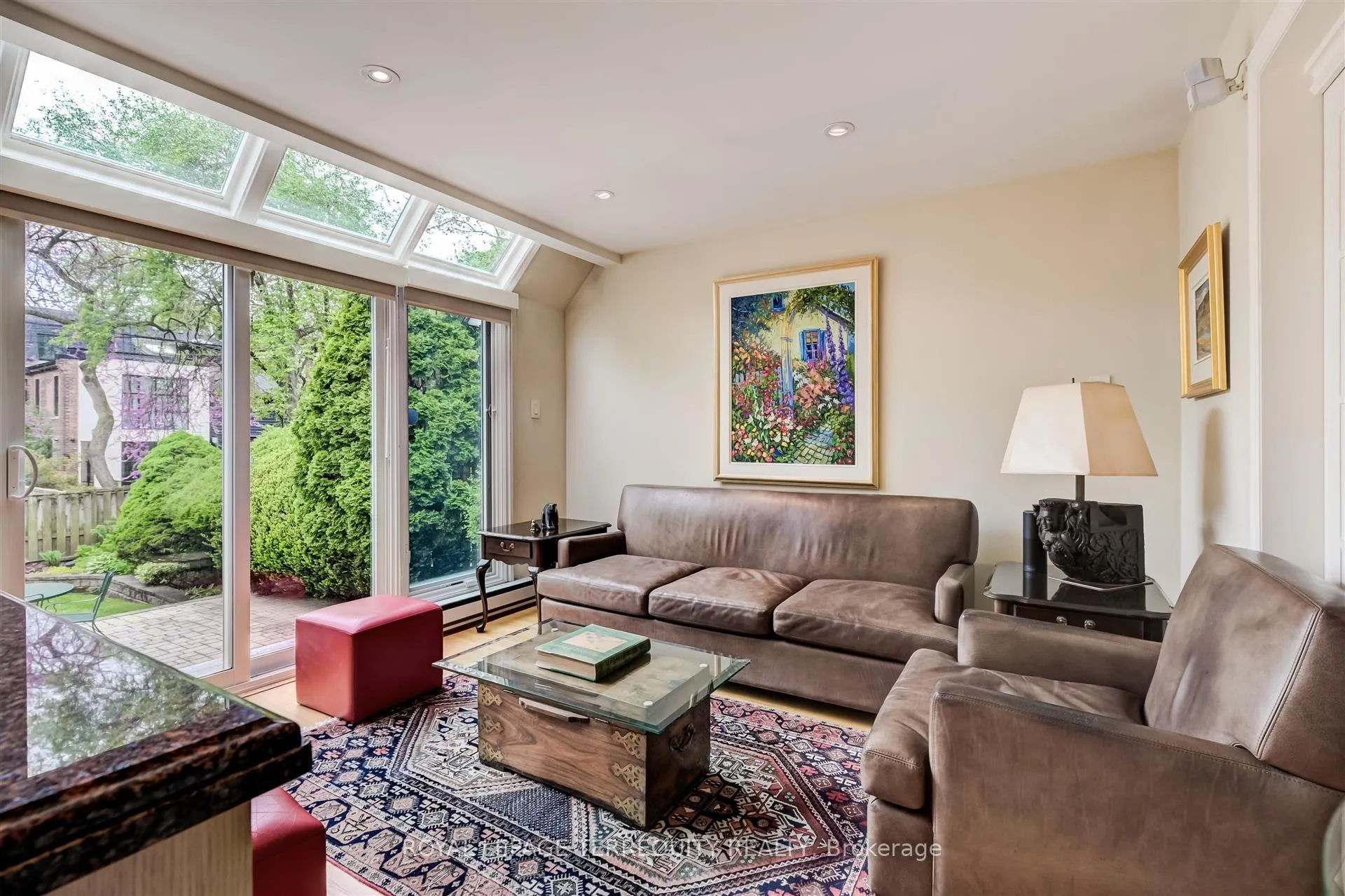 Photo 14 of 25 Poplar Plains Crescent, Toronto, Casa Loma — HOMEH