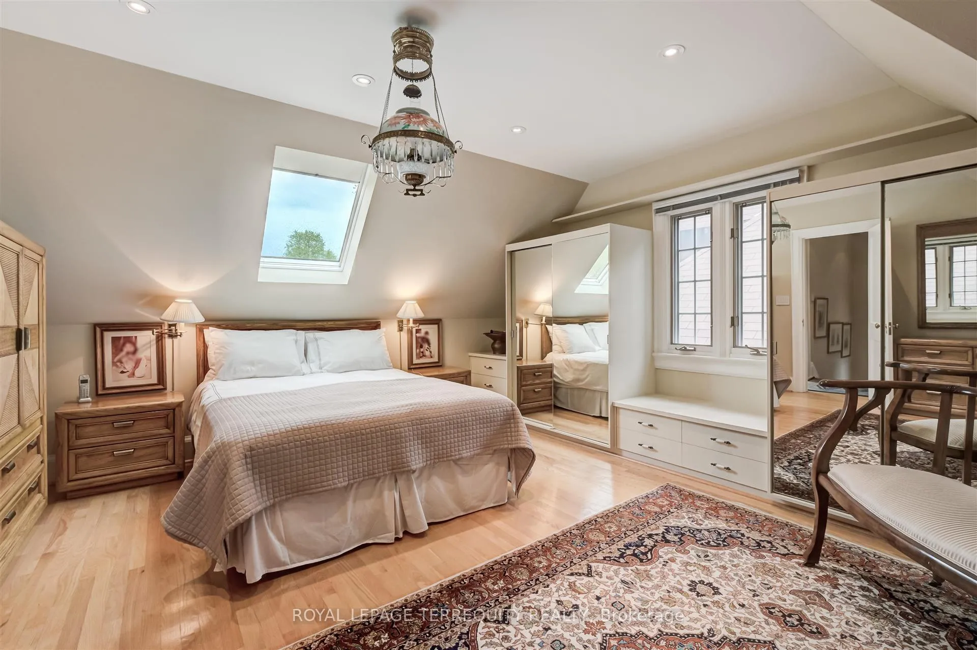 Photo 18 of 25 Poplar Plains Crescent, Toronto, Casa Loma — HOMEH