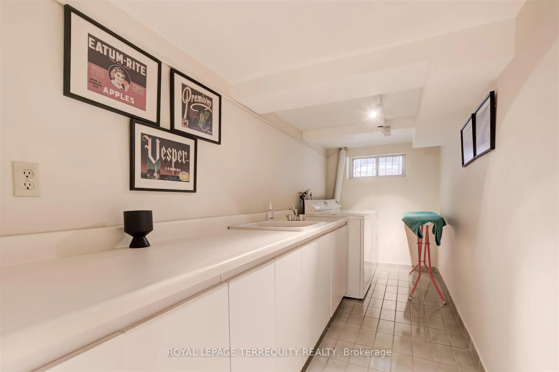Photo 25 of 25 Poplar Plains Crescent, Toronto, Casa Loma — HOMEH