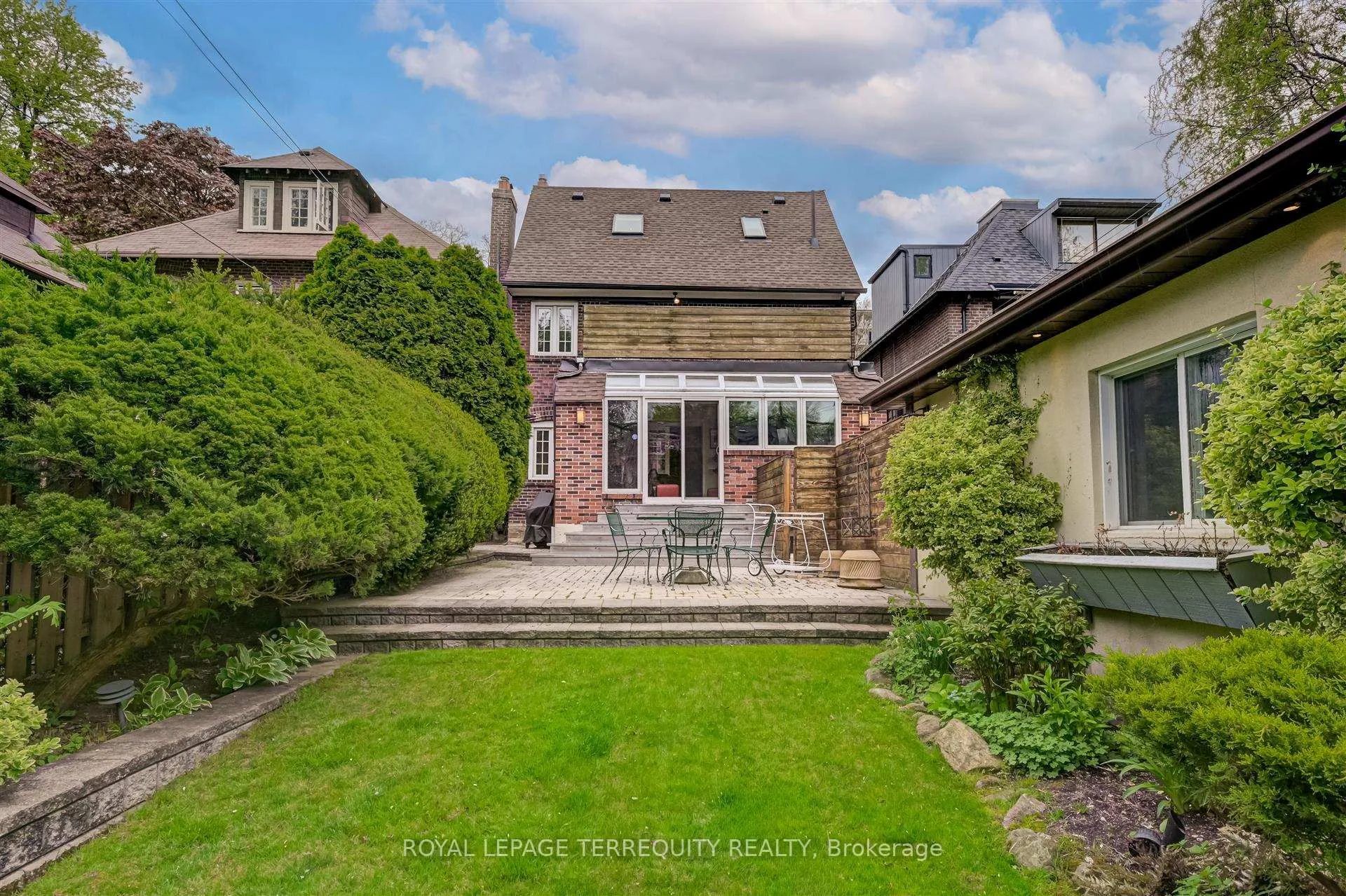 Photo 27 of 25 Poplar Plains Crescent, Toronto, Casa Loma — HOMEH