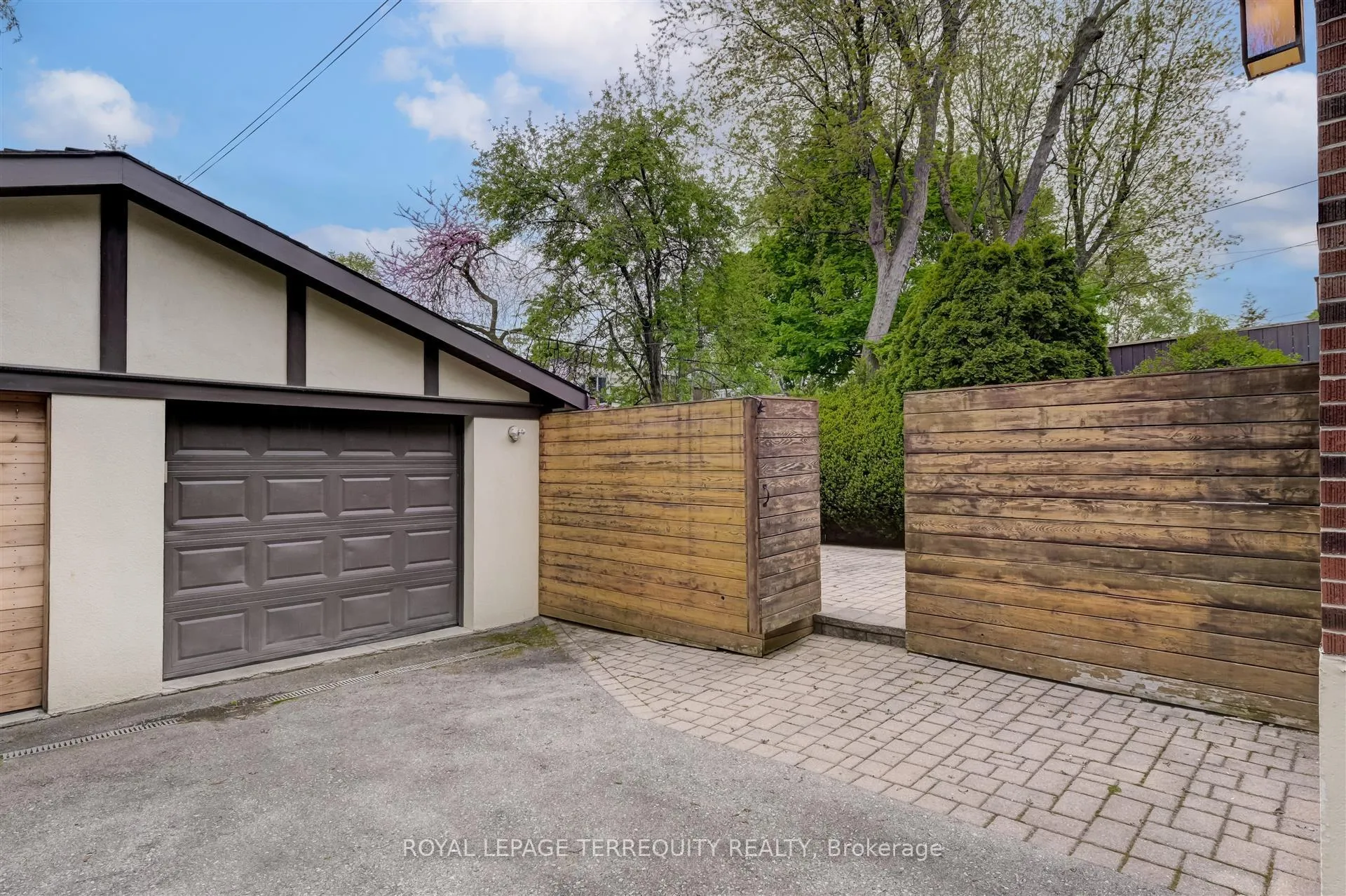 Photo 30 of 25 Poplar Plains Crescent, Toronto, Casa Loma — HOMEH