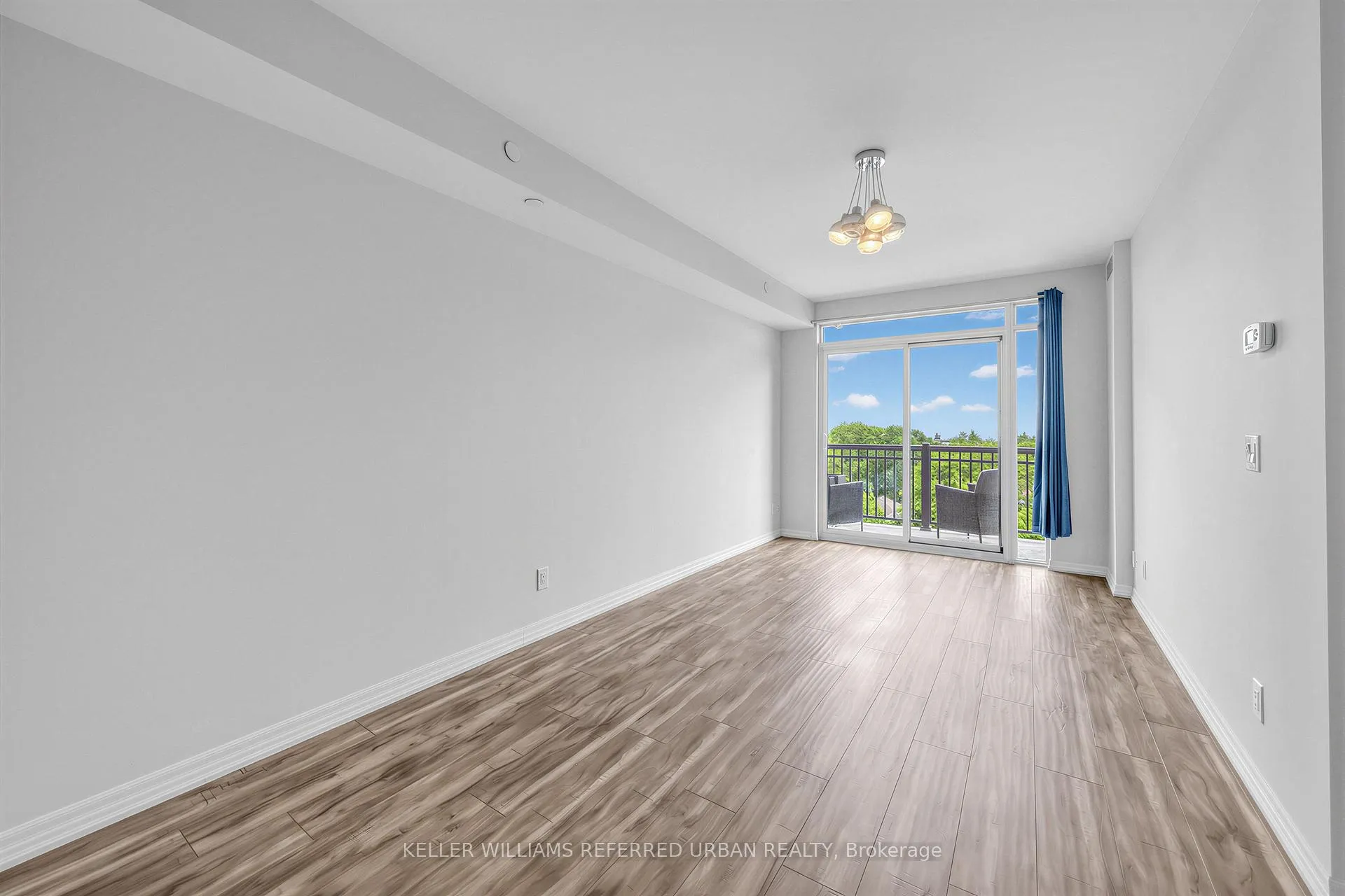 Photo 3 of Unit 708, 3563 Lake Shore Boulevard W, Etobicoke, Long Branch — HOMEH