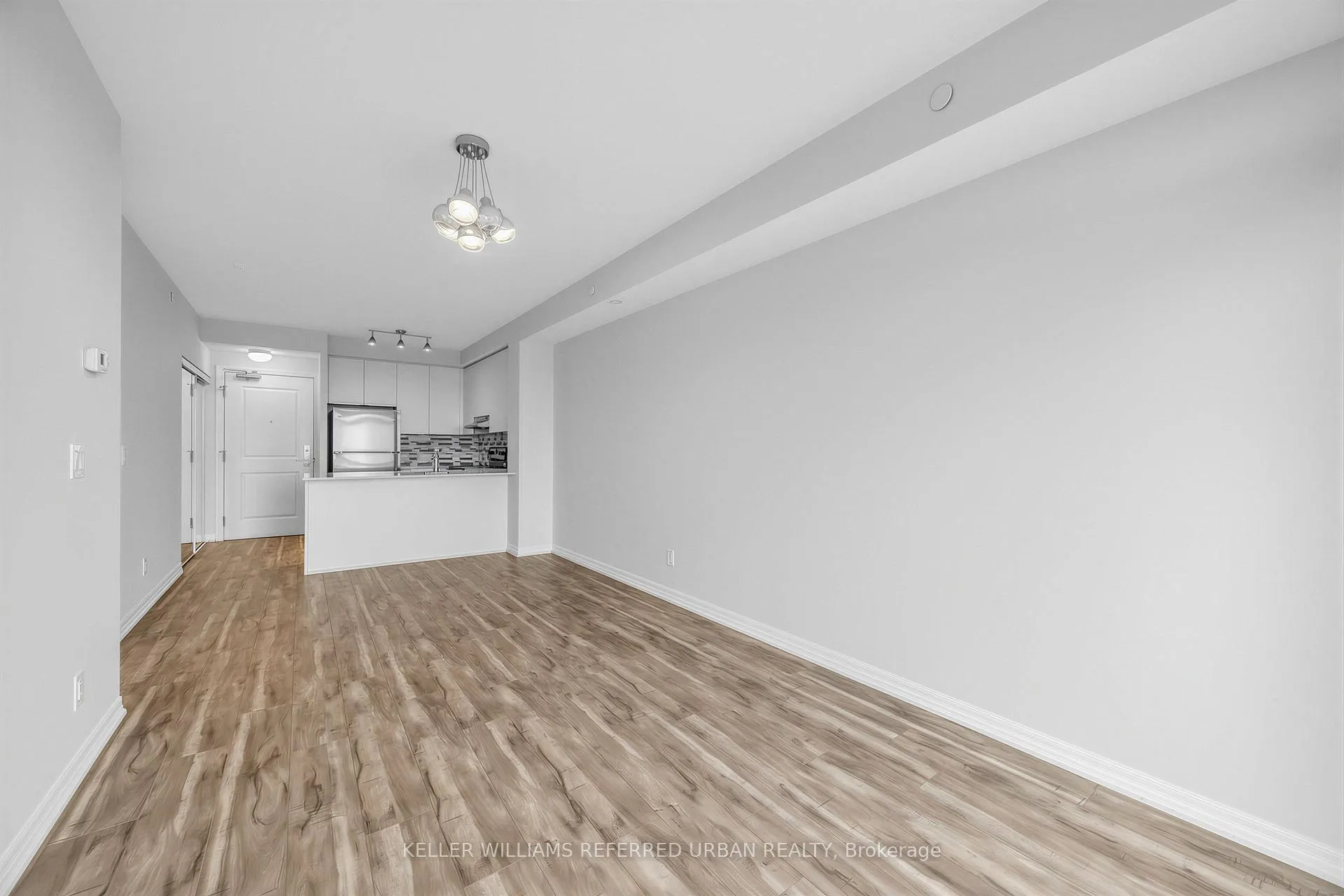 Photo 6 of Unit 708, 3563 Lake Shore Boulevard W, Etobicoke, Long Branch — HOMEH