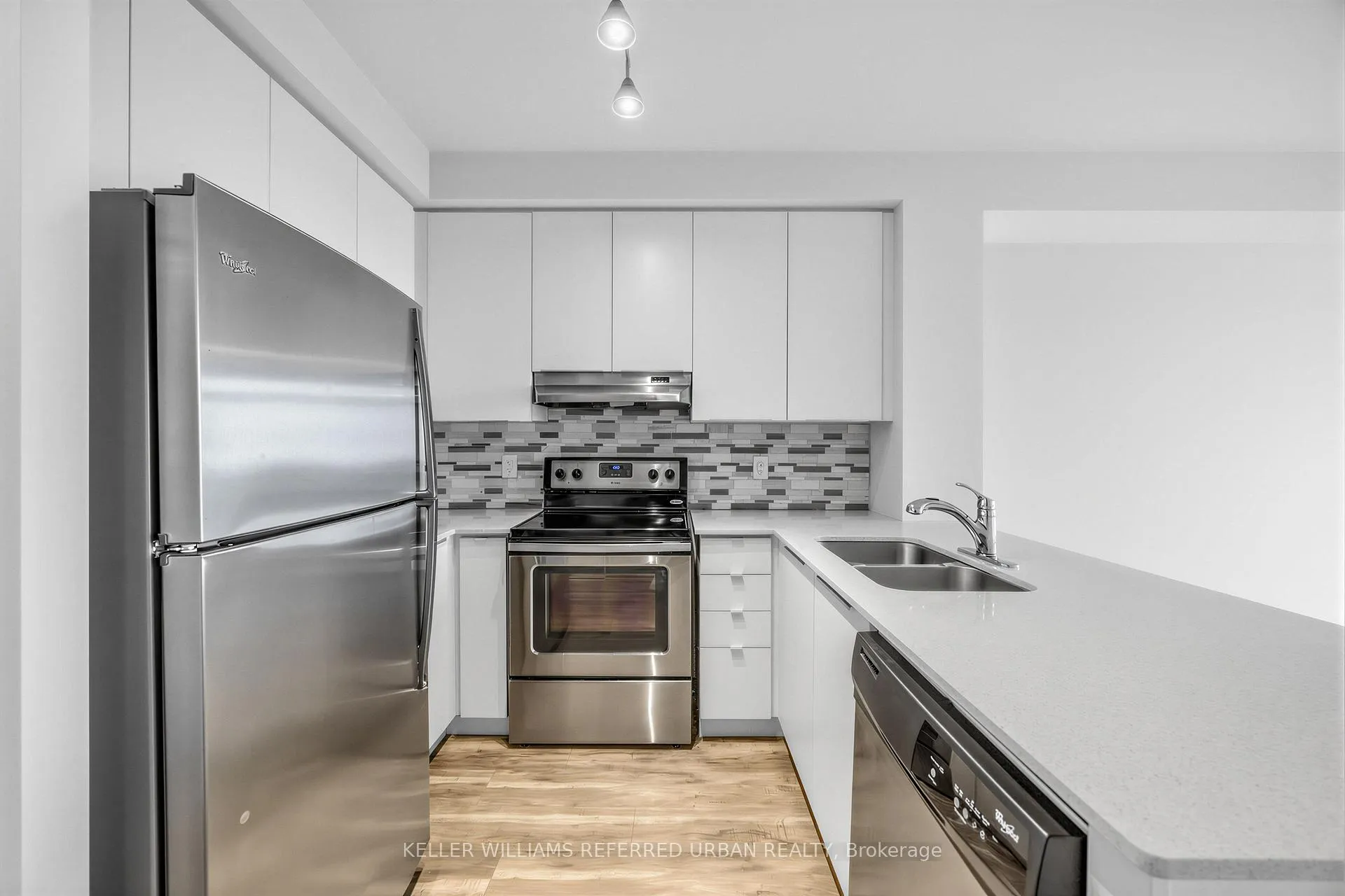 Photo 12 of Unit 708, 3563 Lake Shore Boulevard W, Etobicoke, Long Branch — HOMEH