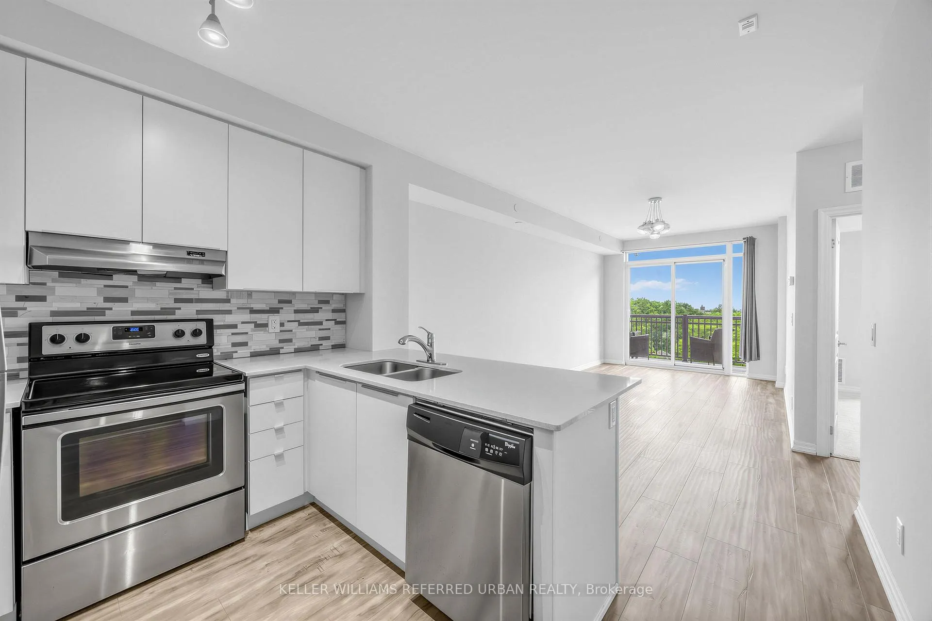 Photo 13 of Unit 708, 3563 Lake Shore Boulevard W, Etobicoke, Long Branch — HOMEH