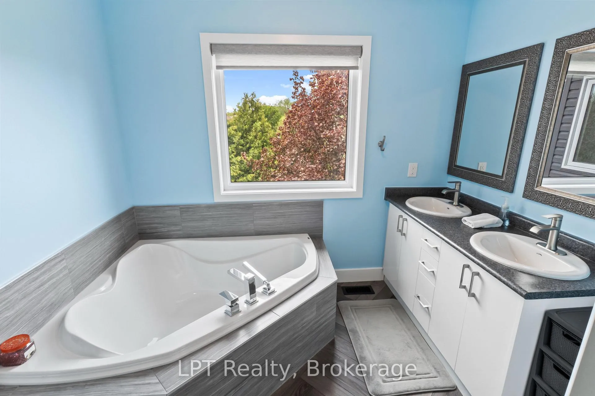 Photo 20 of 111 Bayview Avenue, Georgina, Keswick South — HOMEH