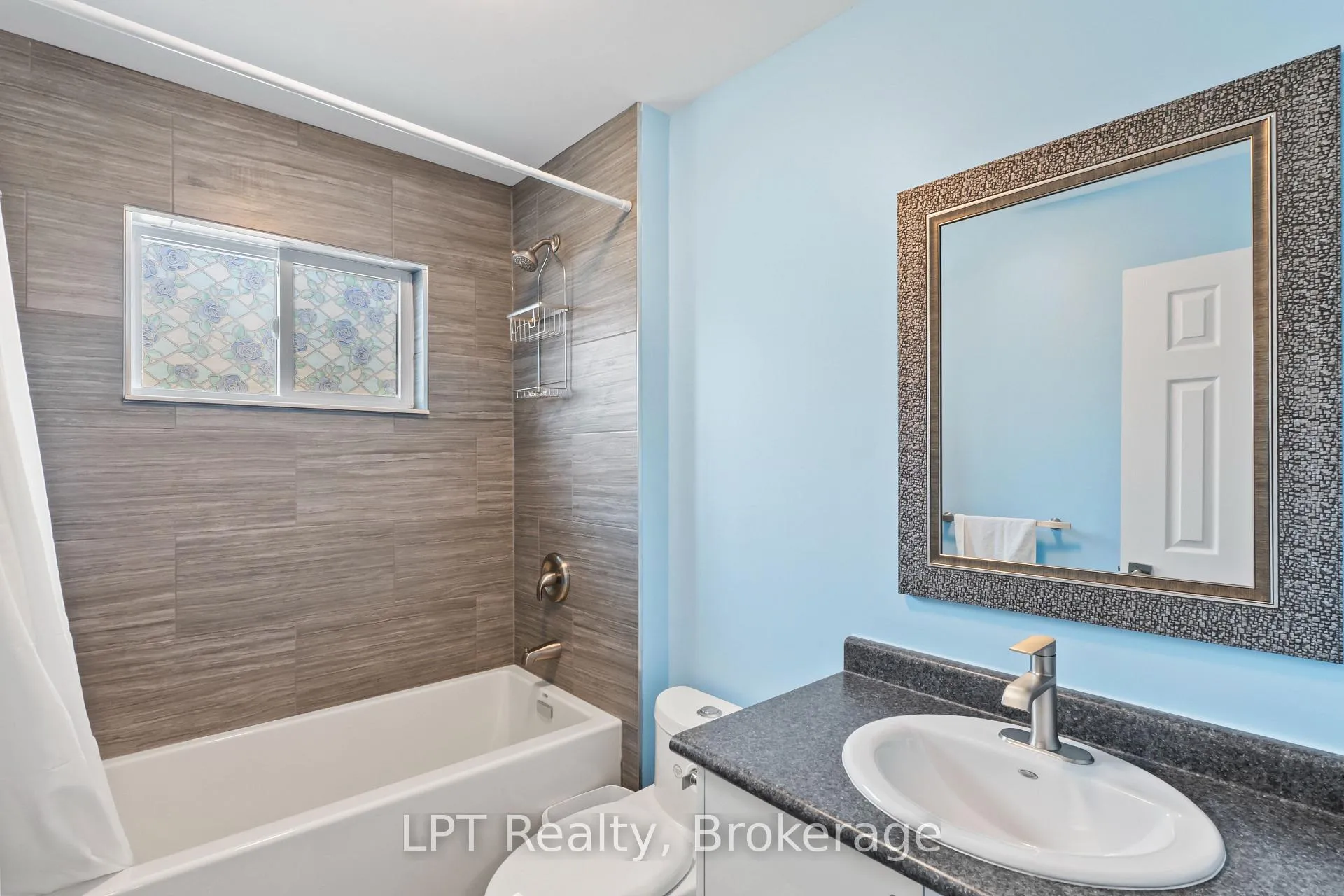Photo 8 of 111 Bayview Avenue, Georgina, Keswick South — HOMEH