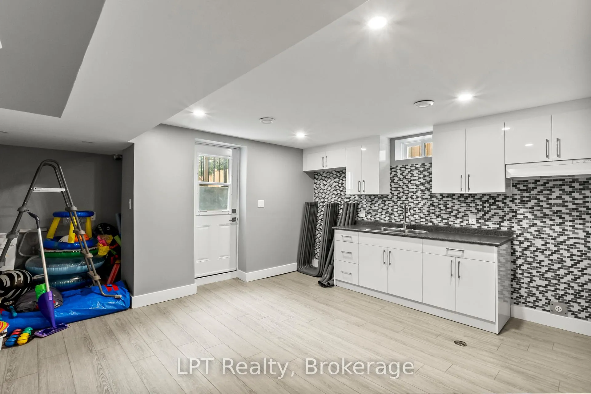 Photo 21 of 111 Bayview Avenue, Georgina, Keswick South — HOMEH