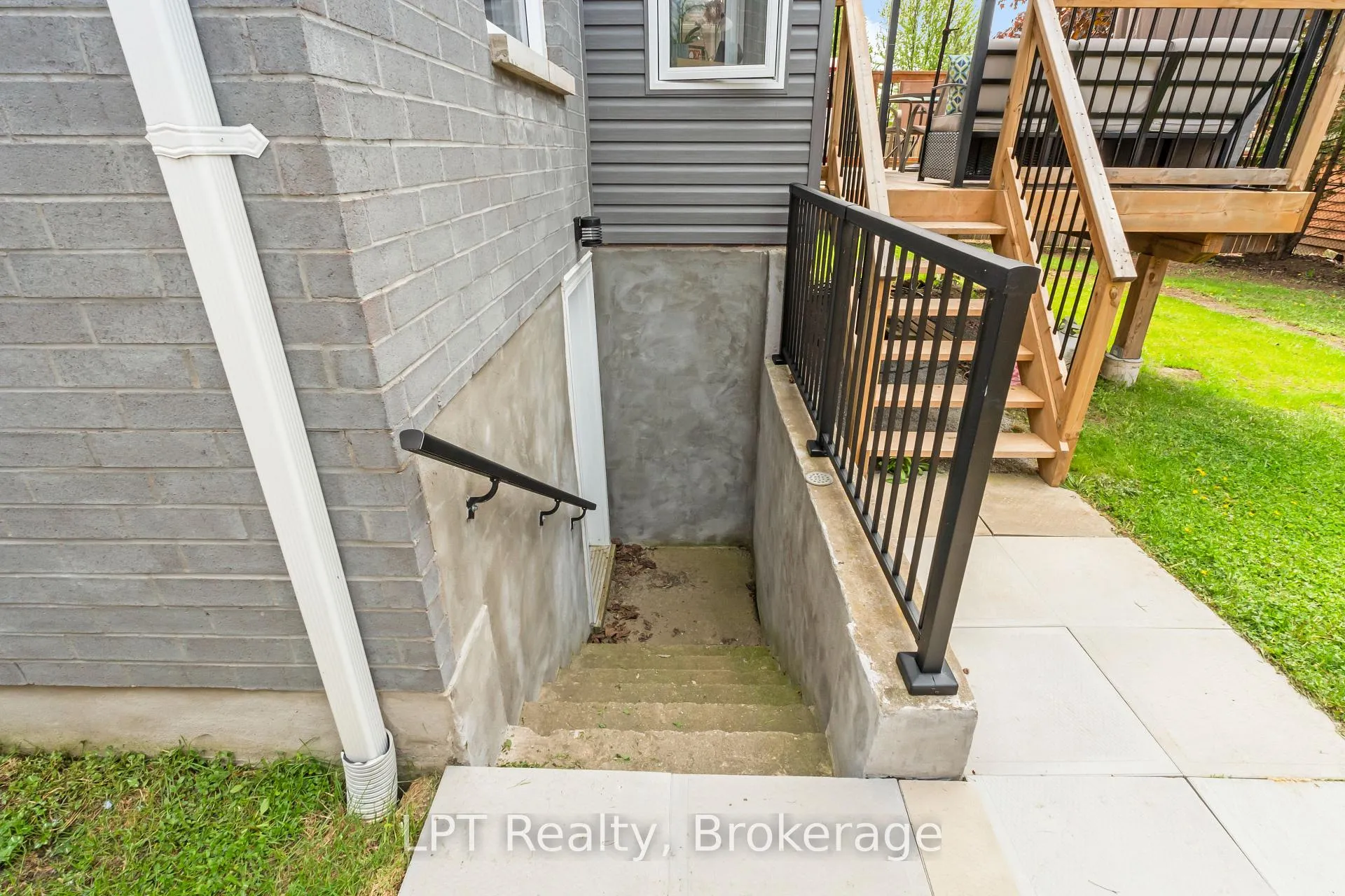 Photo 22 of 111 Bayview Avenue, Georgina, Keswick South — HOMEH