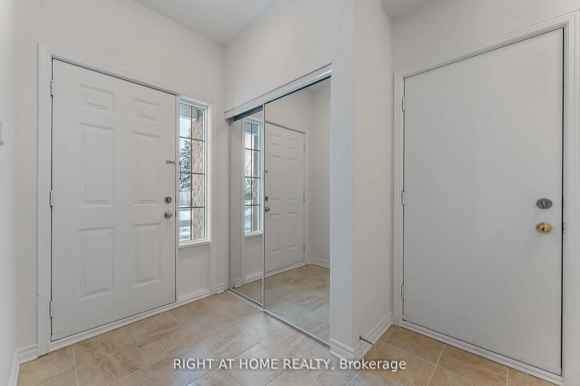 Photo 2 of 104 B Craig Henry Drive, Ottawa, Craig Henry/Woodvale — HOMEH