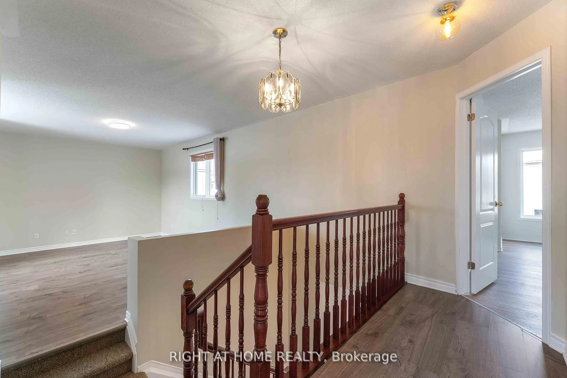 Photo 15 of 104 B Craig Henry Drive, Ottawa, Craig Henry/Woodvale — HOMEH