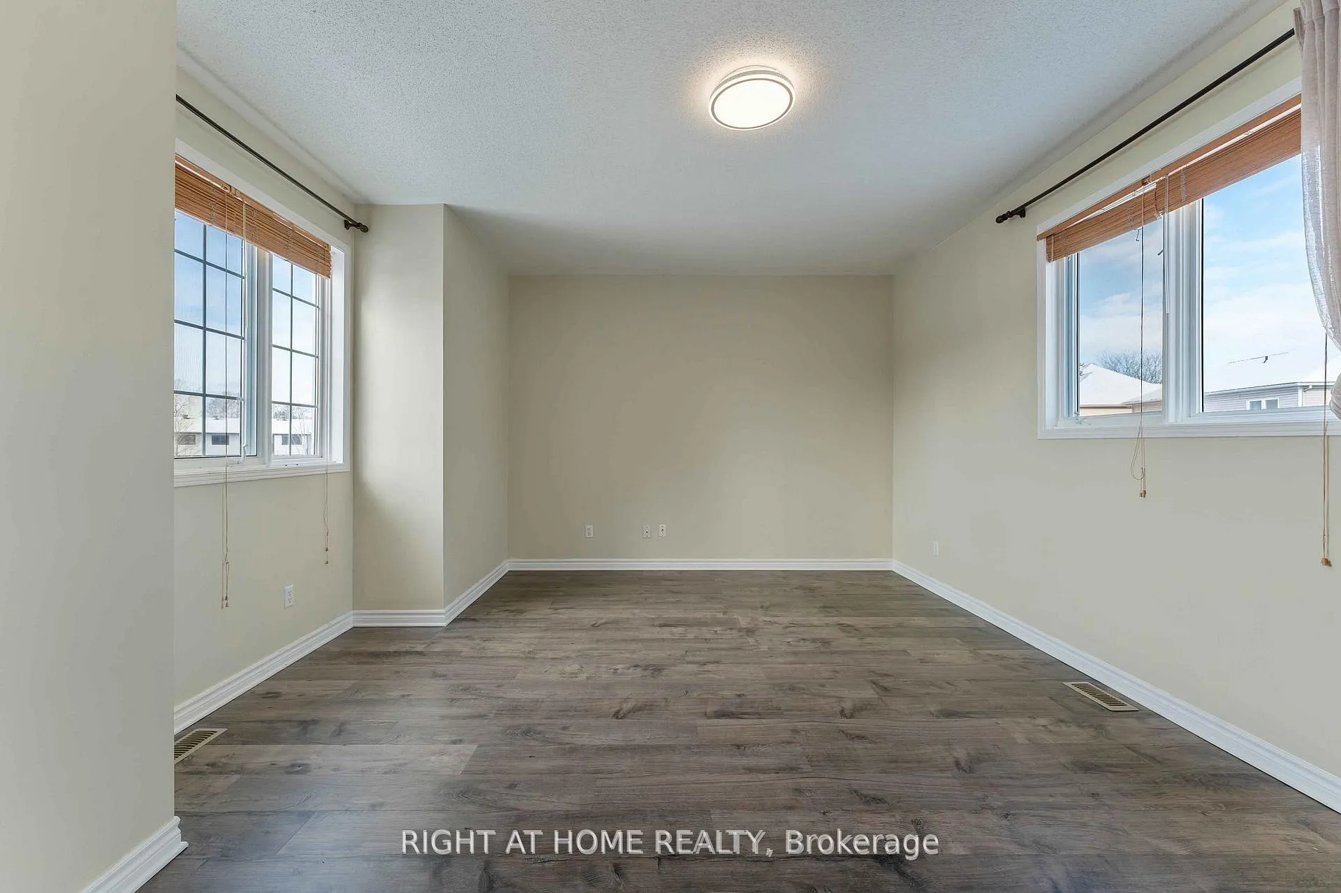 Photo 16 of 104 B Craig Henry Drive, Ottawa, Craig Henry/Woodvale — HOMEH
