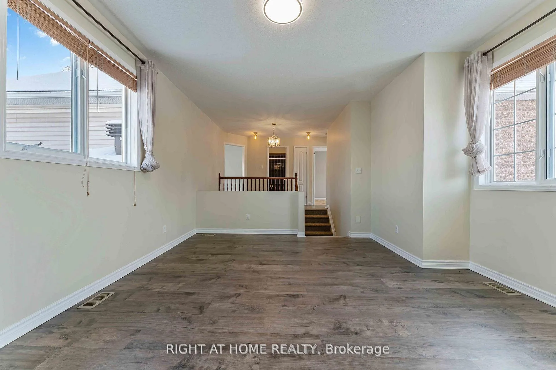 Photo 17 of 104 B Craig Henry Drive, Ottawa, Craig Henry/Woodvale — HOMEH
