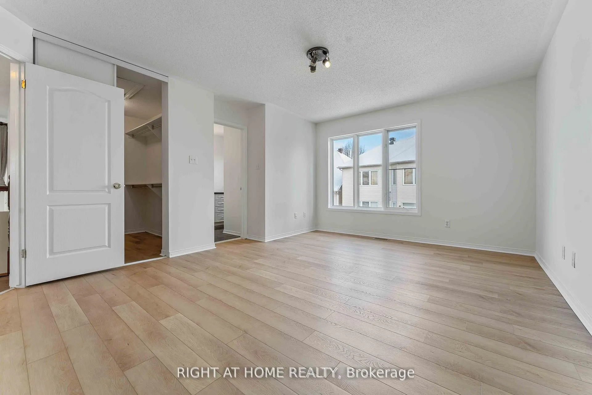 Photo 19 of 104 B Craig Henry Drive, Ottawa, Craig Henry/Woodvale — HOMEH