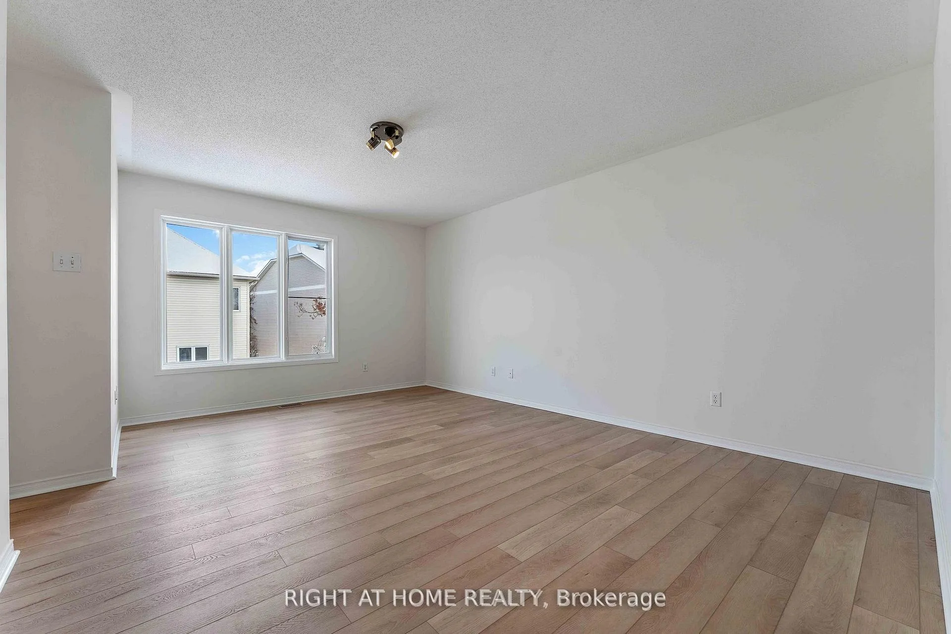 Photo 20 of 104 B Craig Henry Drive, Ottawa, Craig Henry/Woodvale — HOMEH