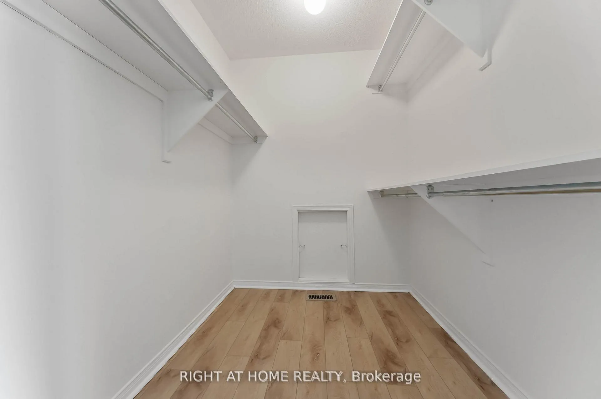Photo 21 of 104 B Craig Henry Drive, Ottawa, Craig Henry/Woodvale — HOMEH