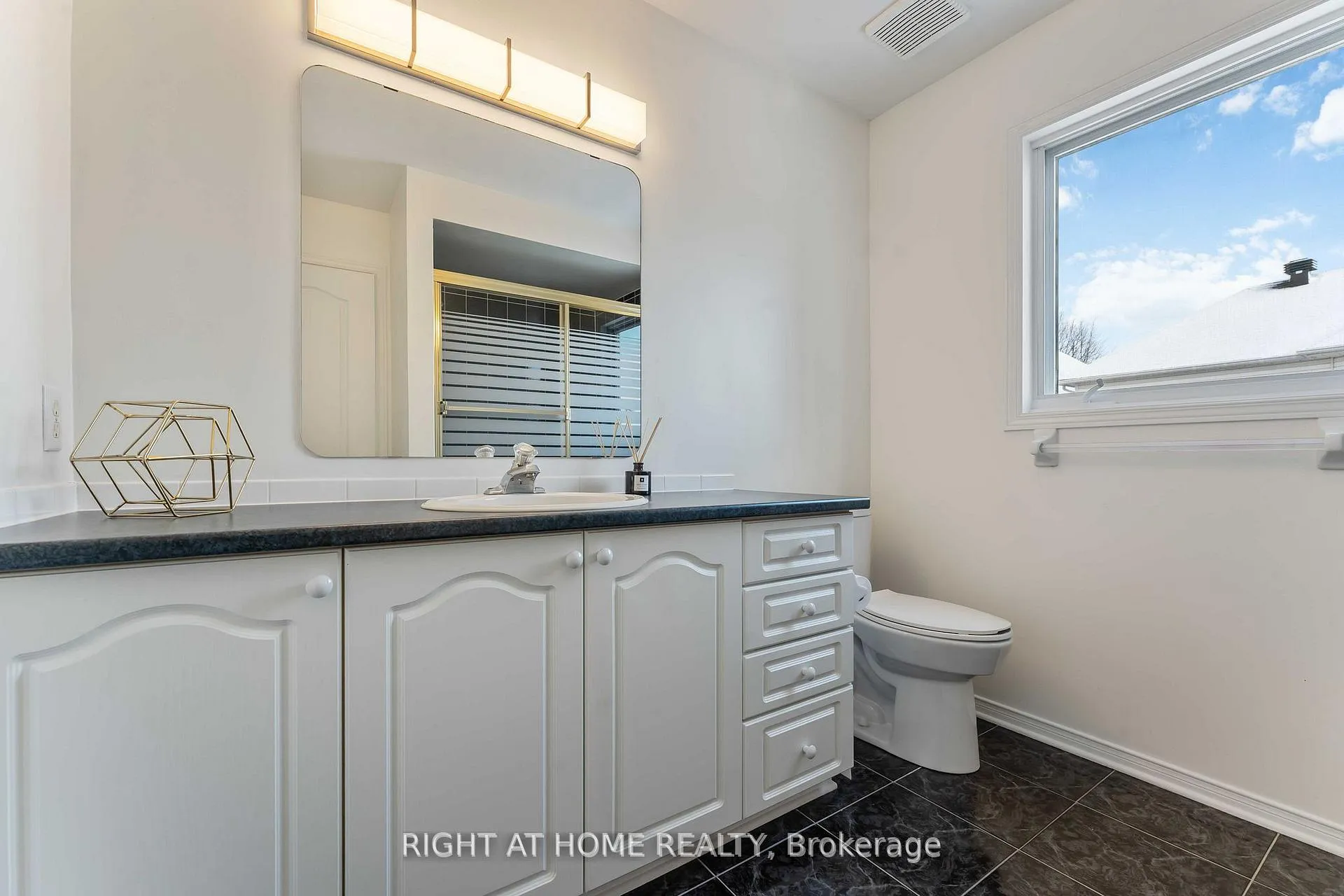 Photo 23 of 104 B Craig Henry Drive, Ottawa, Craig Henry/Woodvale — HOMEH
