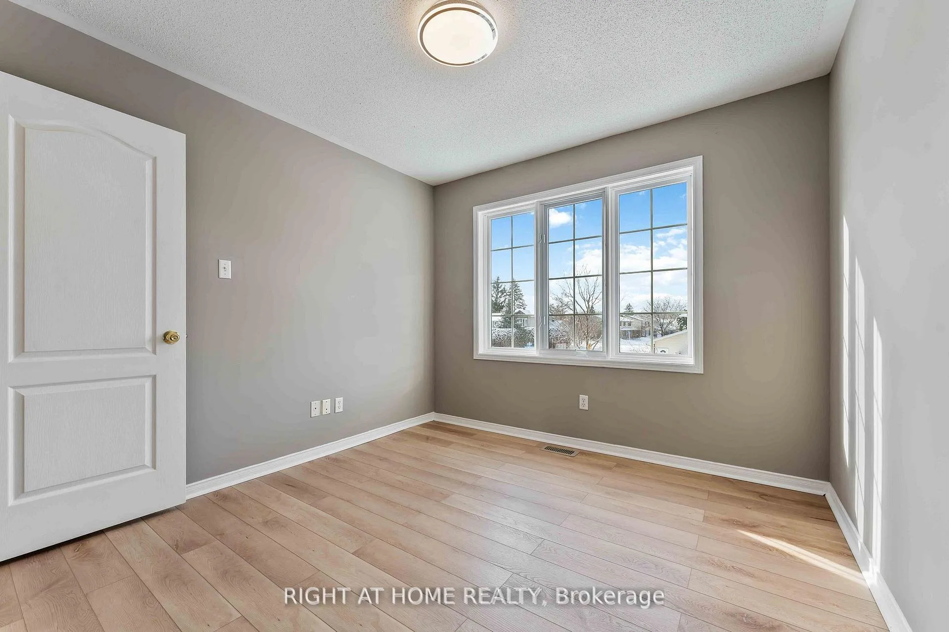 Photo 25 of 104 B Craig Henry Drive, Ottawa, Craig Henry/Woodvale — HOMEH