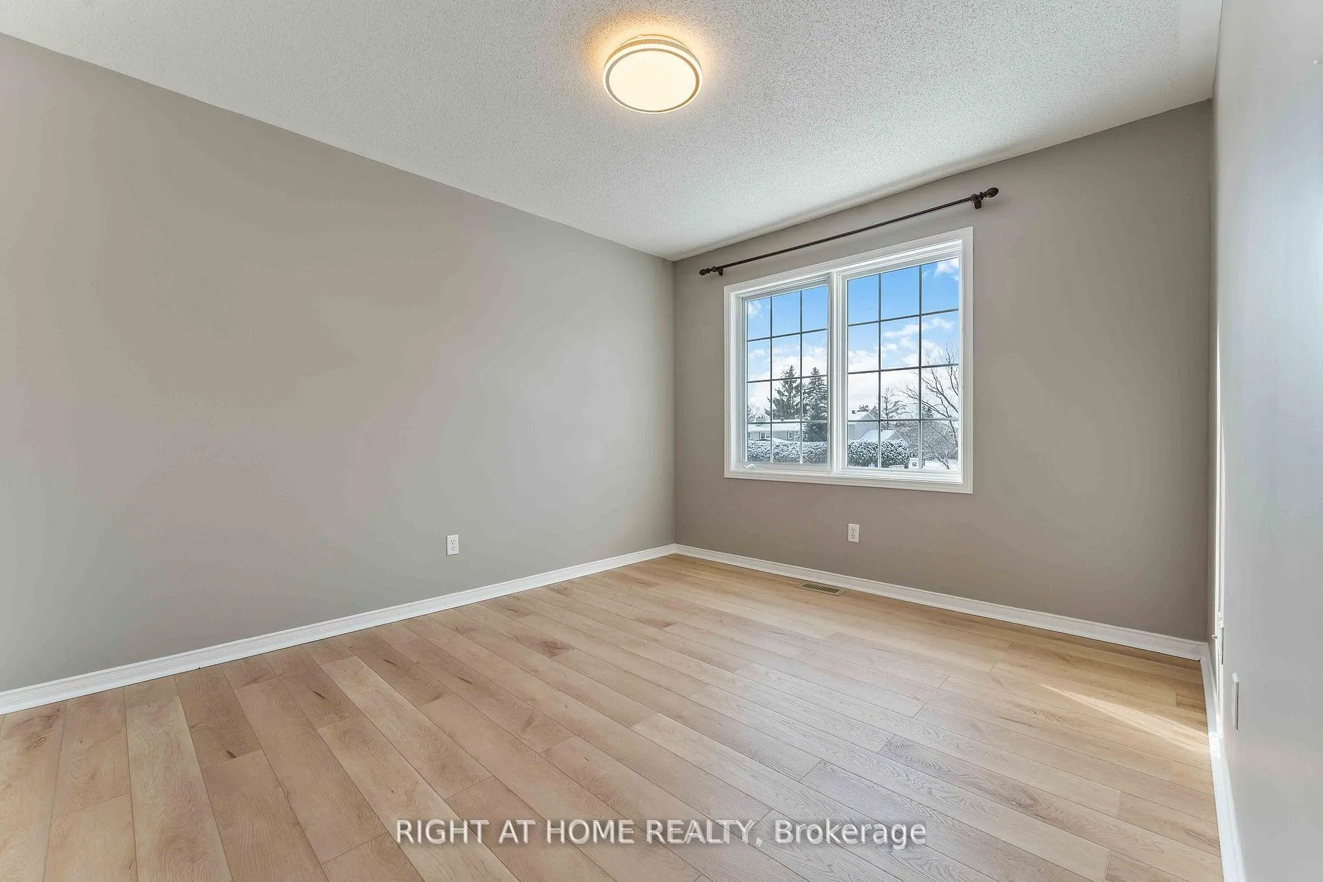 Photo 29 of 104 B Craig Henry Drive, Ottawa, Craig Henry/Woodvale — HOMEH