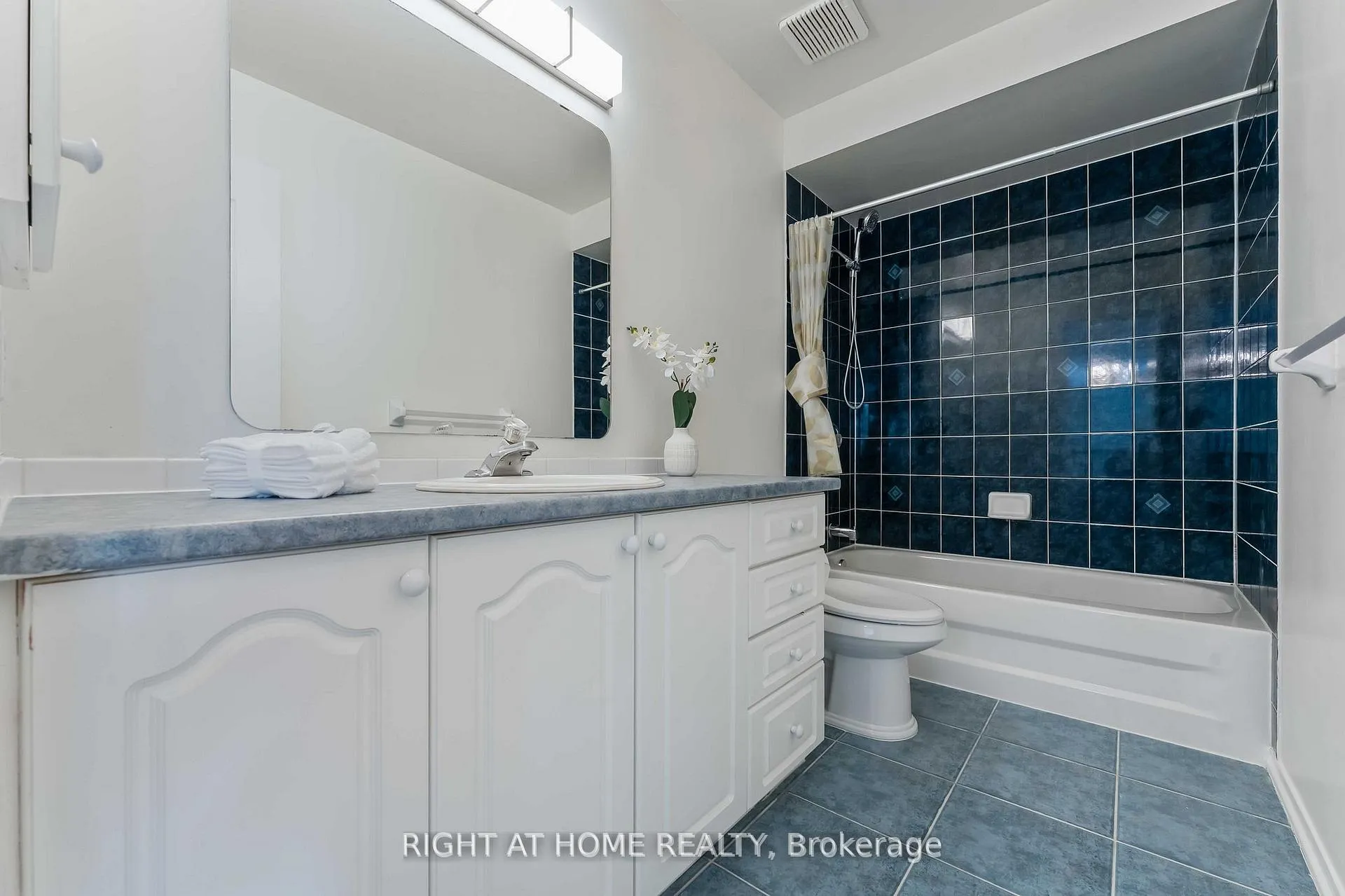 Photo 31 of 104 B Craig Henry Drive, Ottawa, Craig Henry/Woodvale — HOMEH